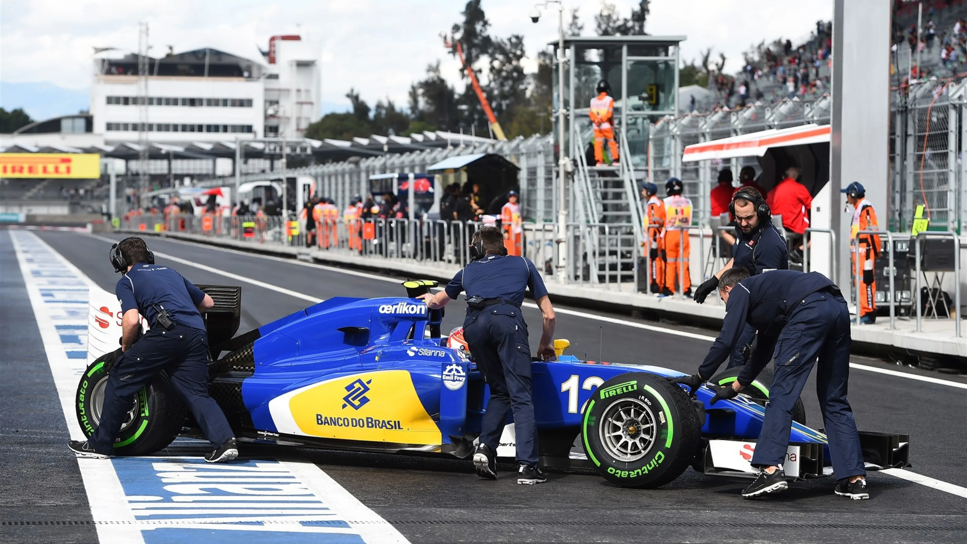 Felipe Nasr (BRA) Sauber C34 at Formula One World Championship, Rd17, Mexican Grand Prix, Practice,