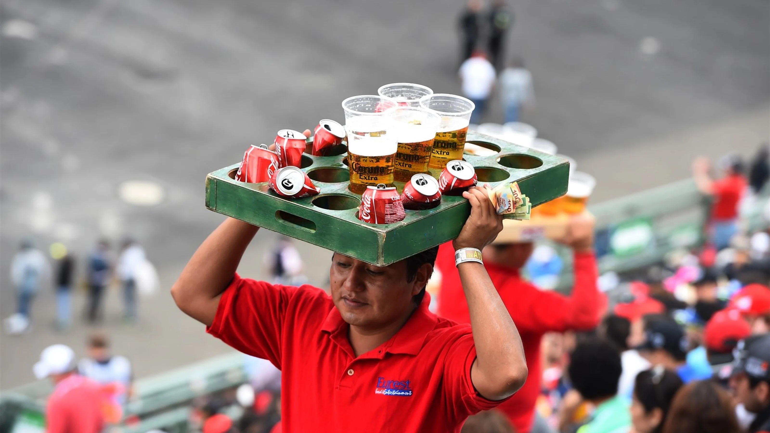 Beer seller at Formula One World Championship, Rd17, Mexican Grand Prix, Practice, Circuit Hermanos