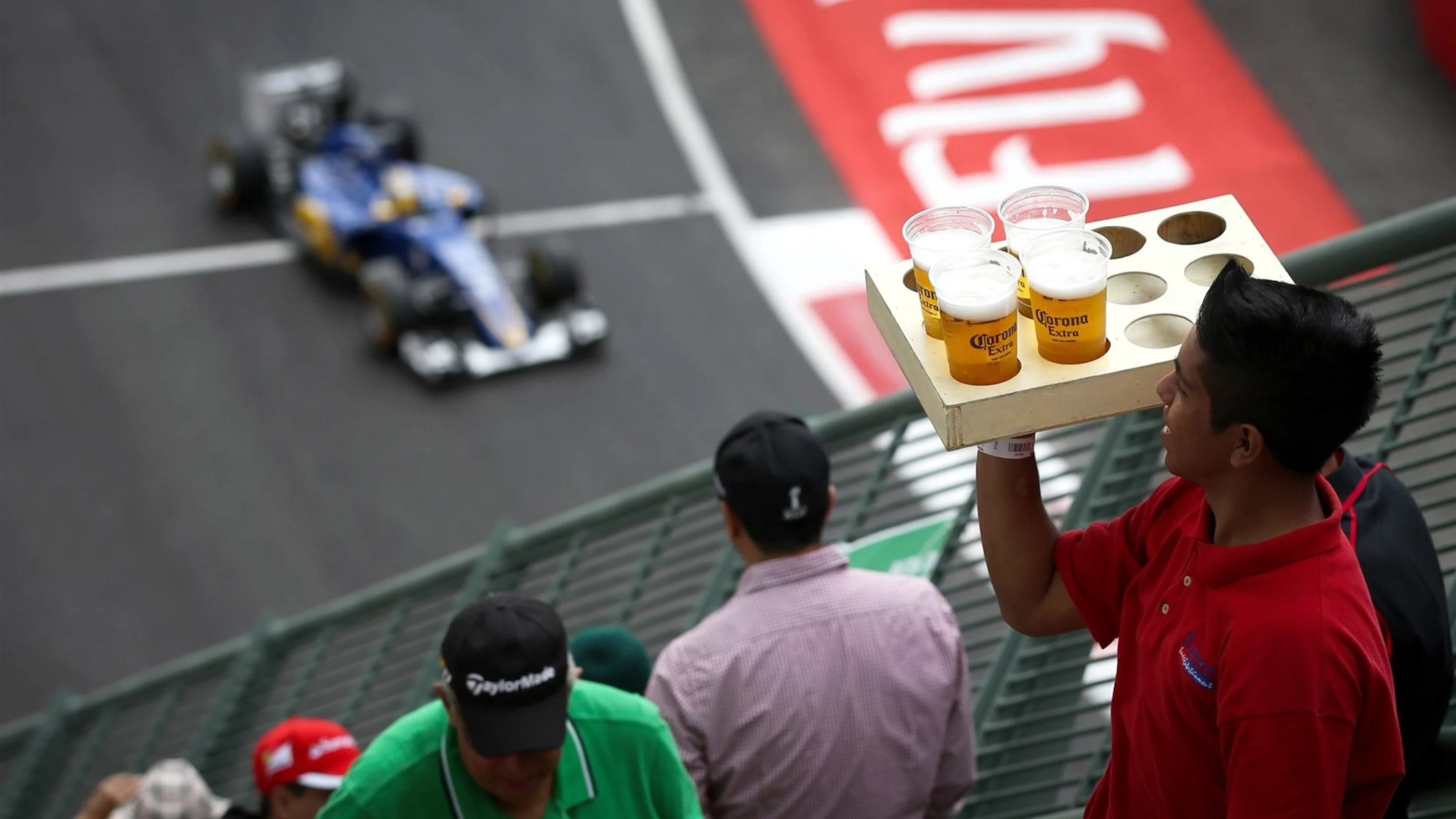 Beer at Formula One World Championship, Rd17, Mexican Grand Prix, Qualifying, Circuit Hermanos