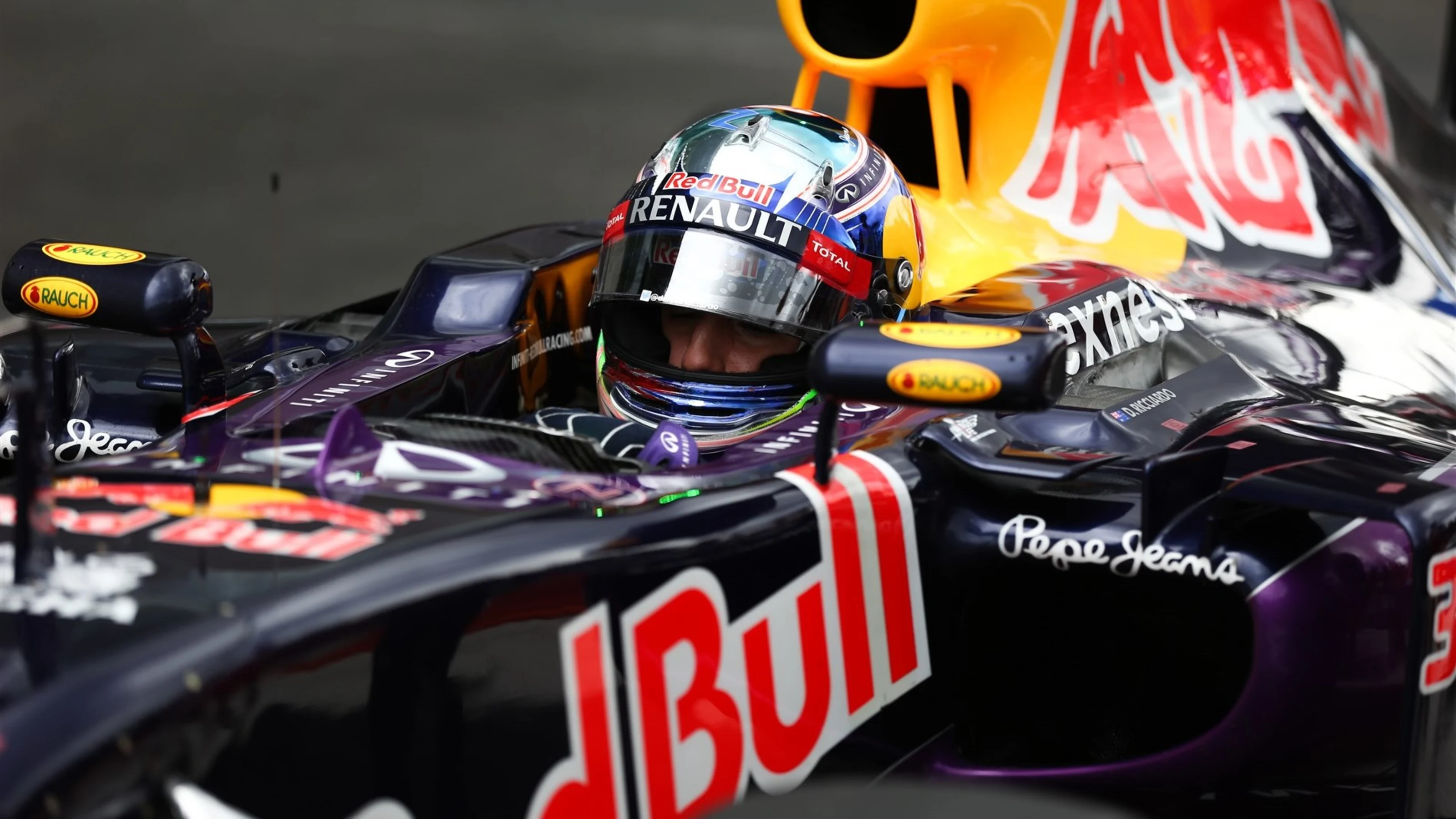 Daniel Ricciardo (AUS) Red Bull Racing RB11 at Formula One World Championship, Rd17, Mexican Grand