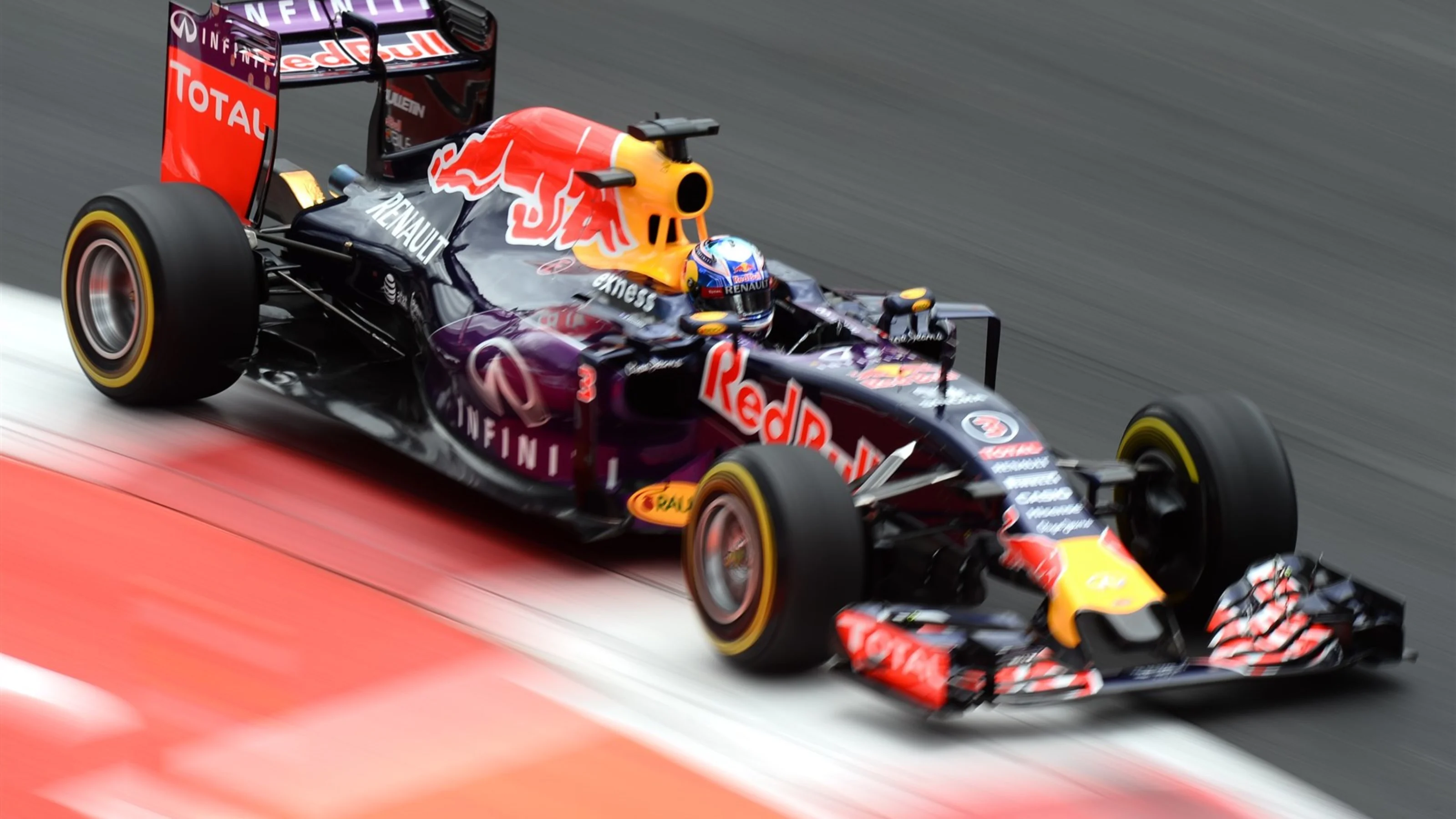 Daniel Ricciardo (AUS) Red Bull Racing RB11 at Formula One World Championship, Rd17, Mexican Grand