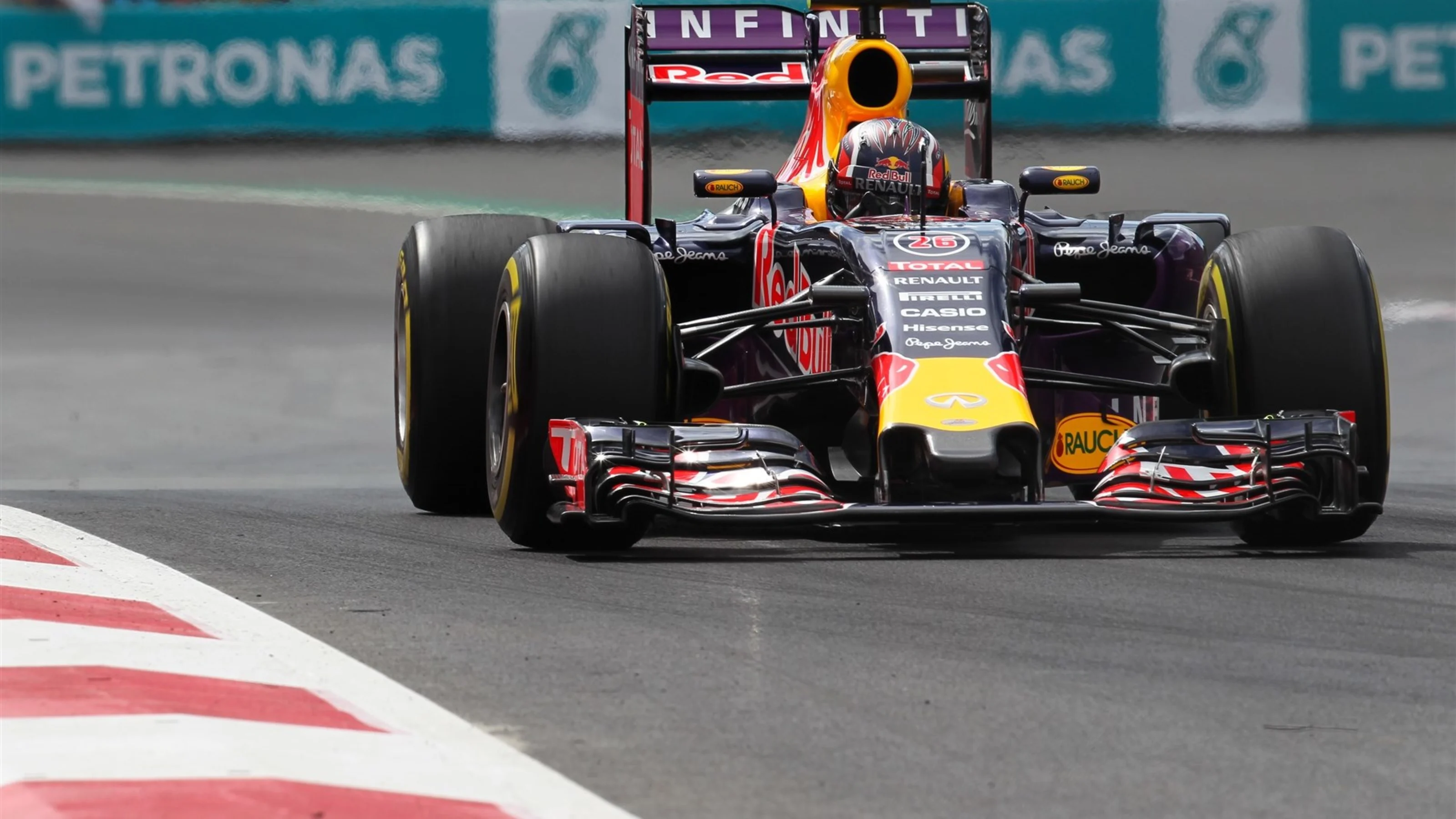 Daniil Kvyat (RUS) Red Bull Racing RB11 at Formula One World Championship, Rd17, Mexican Grand