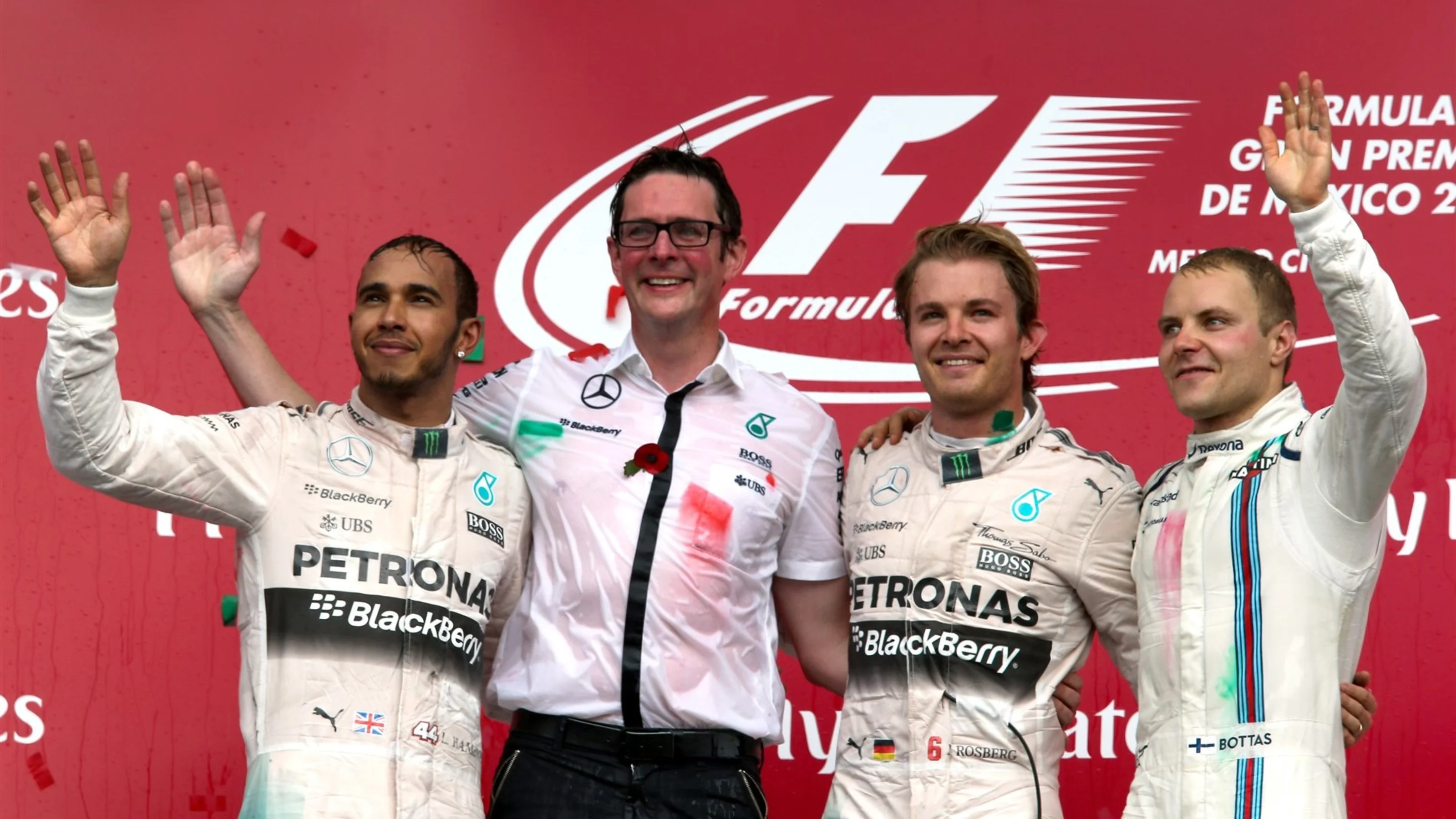 Lewis Hamilton (GBR) Mercedes AMG F1, Grand Prix Extra, race winner Nico Rosberg (GER) Mercedes AMG