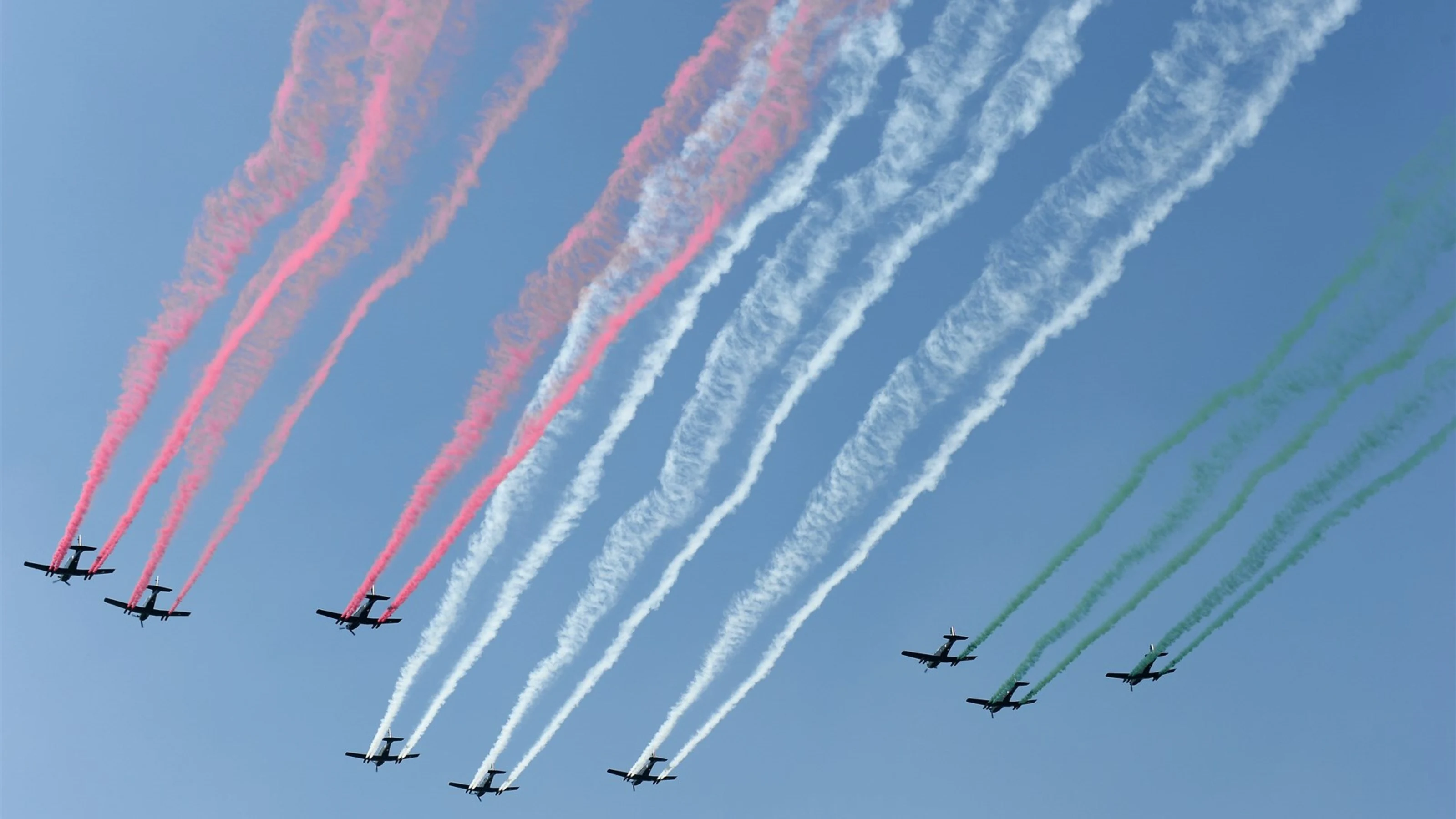 Air display at Formula One World Championship, Rd17, Mexican Grand Prix, Race, Circuit Hermanos