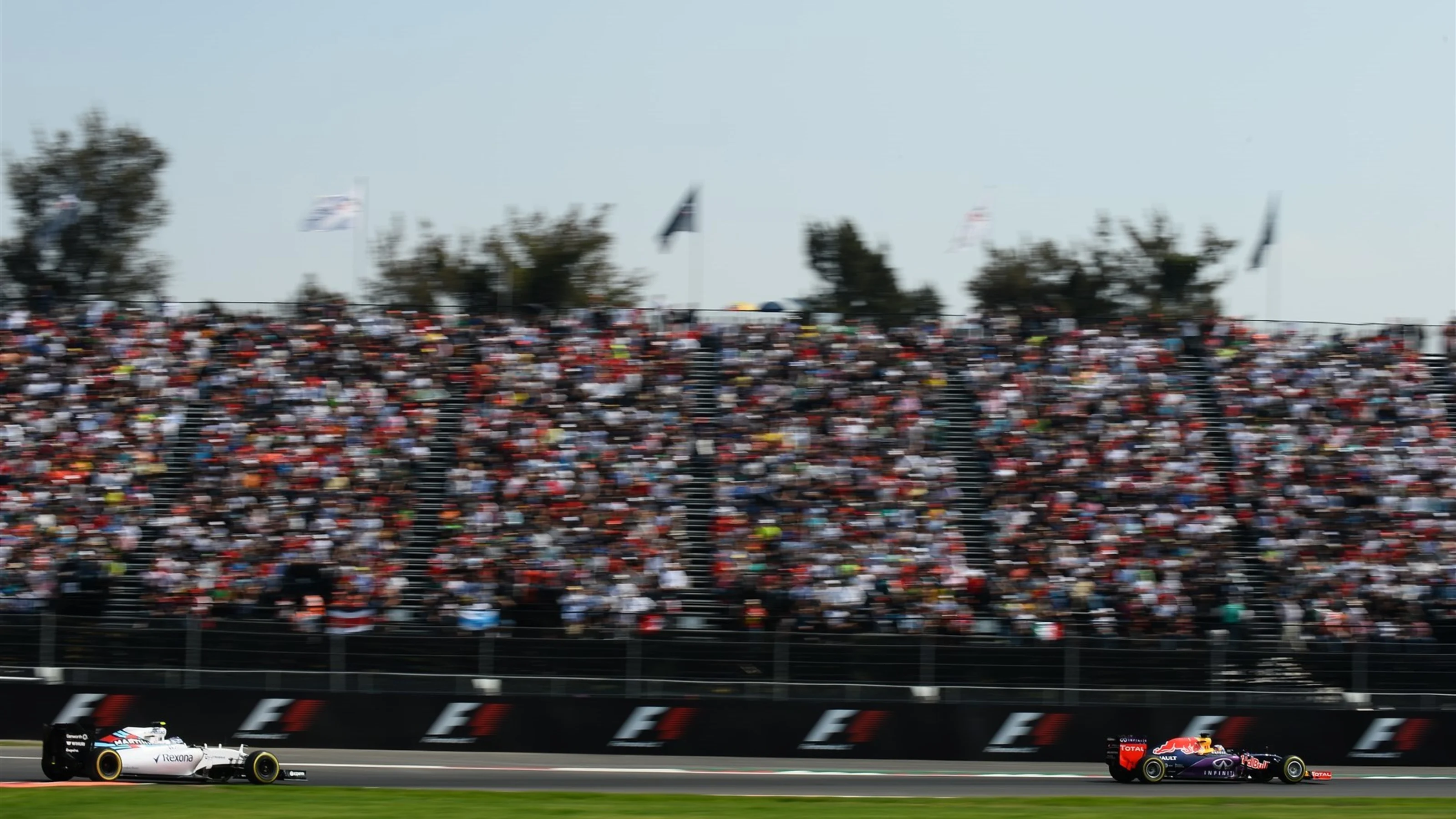 Valtteri Bottas (FIN) Williams FW37 and Daniel Ricciardo (AUS) Red Bull Racing RB11 at Formula One