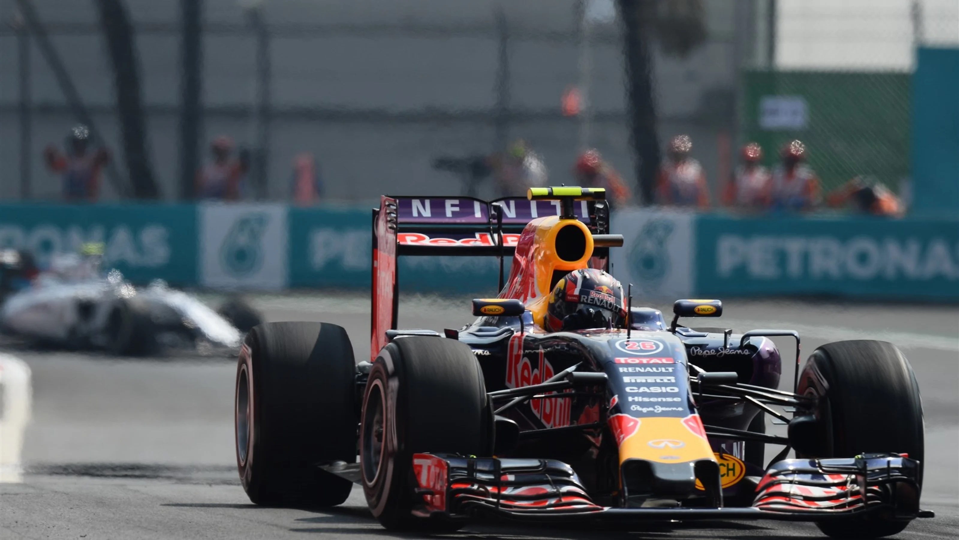 Daniil Kvyat (RUS) Red Bull Racing RB11 at Formula One World Championship, Rd17, Mexican Grand