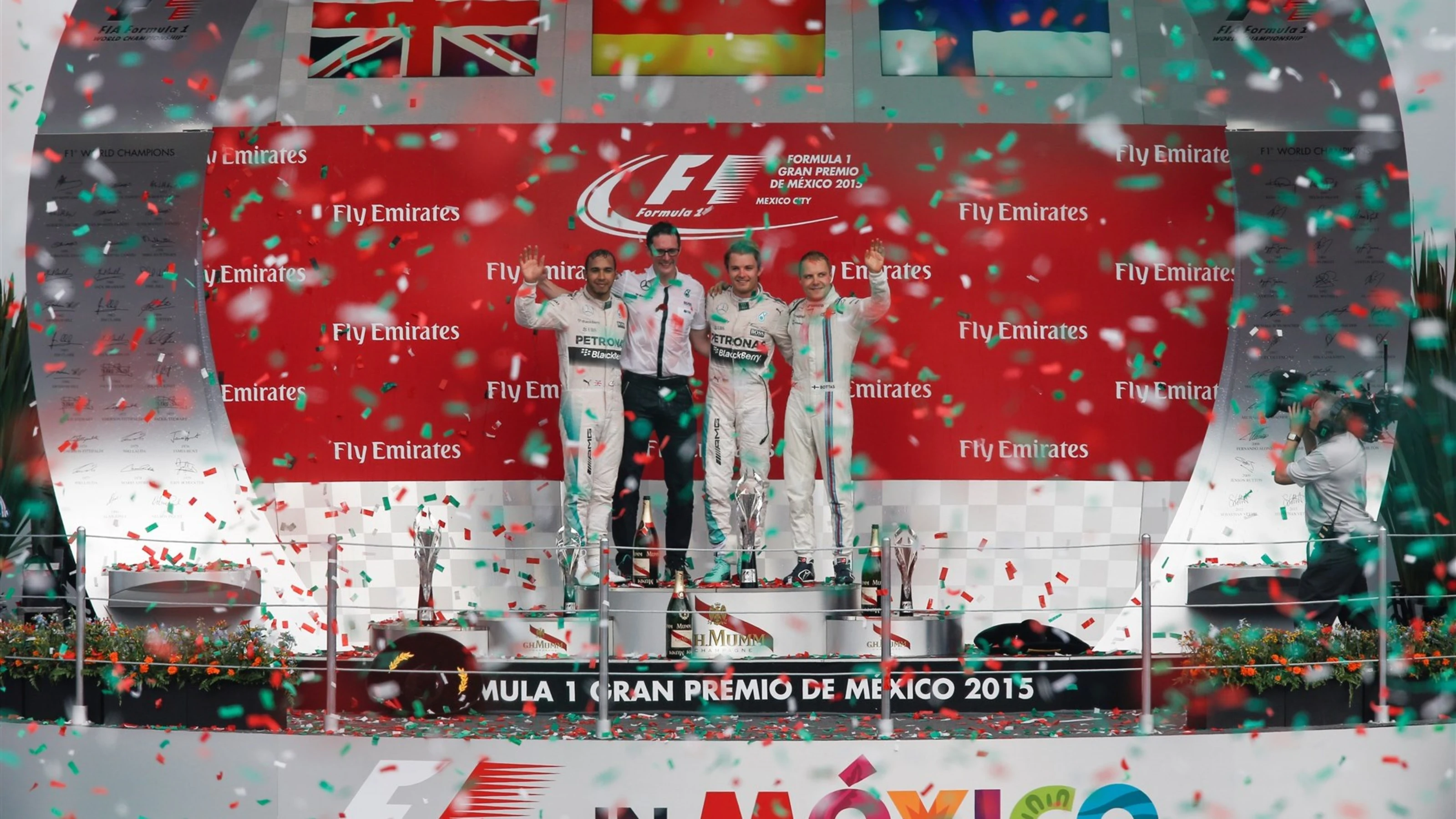 (L to R): Lewis Hamilton (GBR) Mercedes AMG F1, race winner Nico Rosberg (GER) Mercedes AMG F1 and