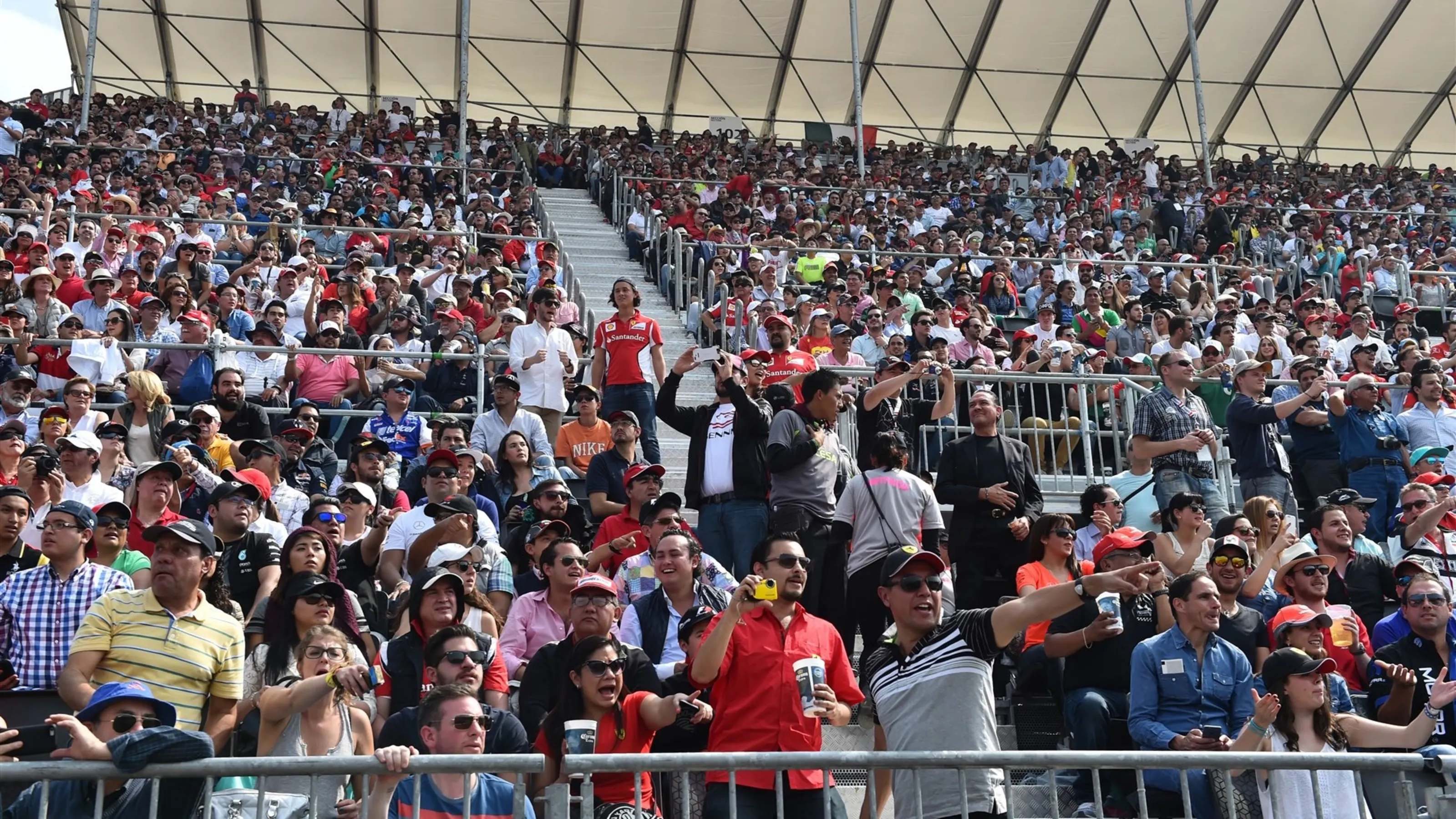 at Formula One World Championship, Rd17, Mexican Grand Prix, Race, Circuit Hermanos Rodriguez,