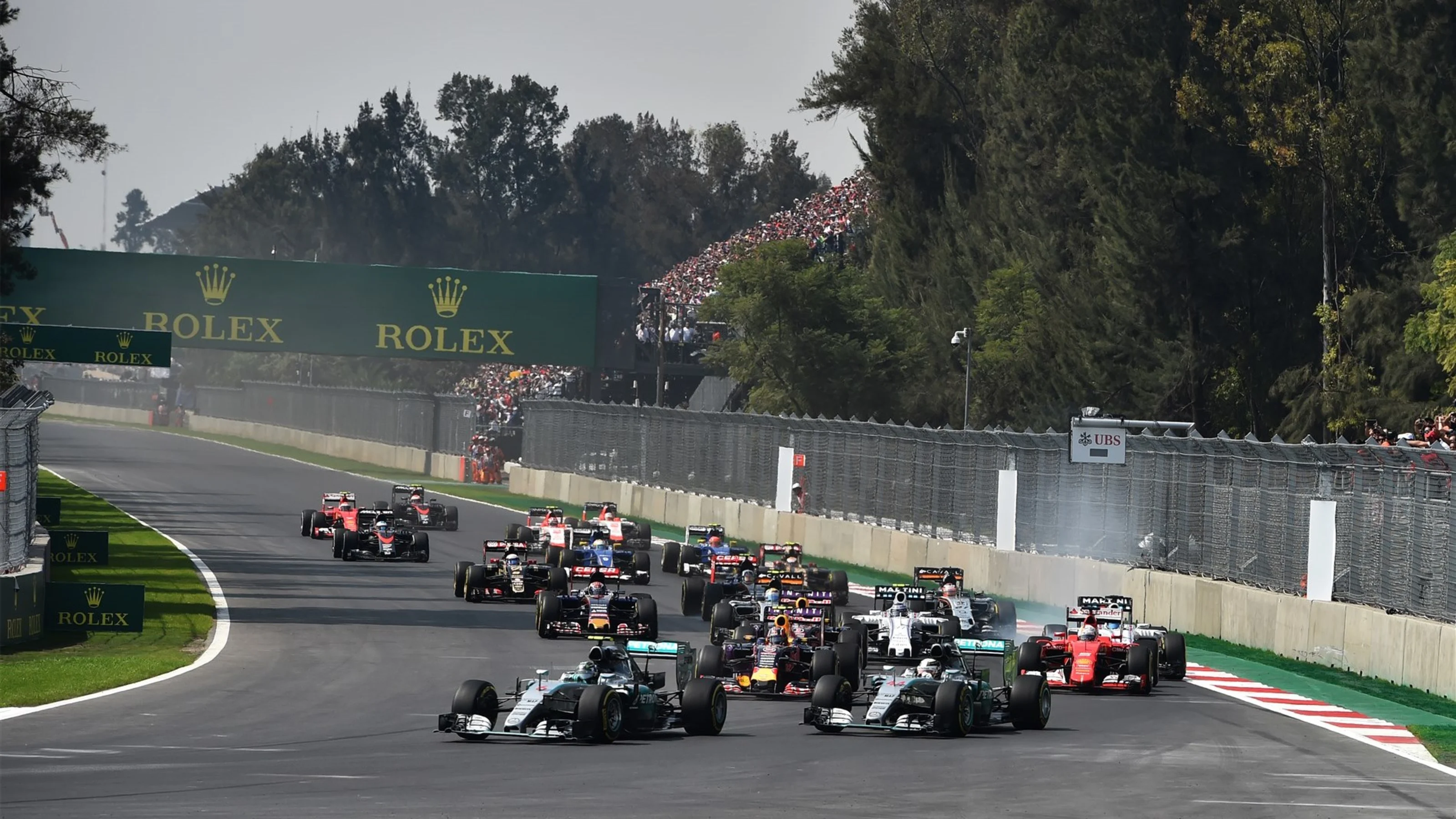 Nico Rosberg (GER) Mercedes AMG F1 W06 leads Lewis Hamilton (GBR) Mercedes AMG F1 W06 at the start