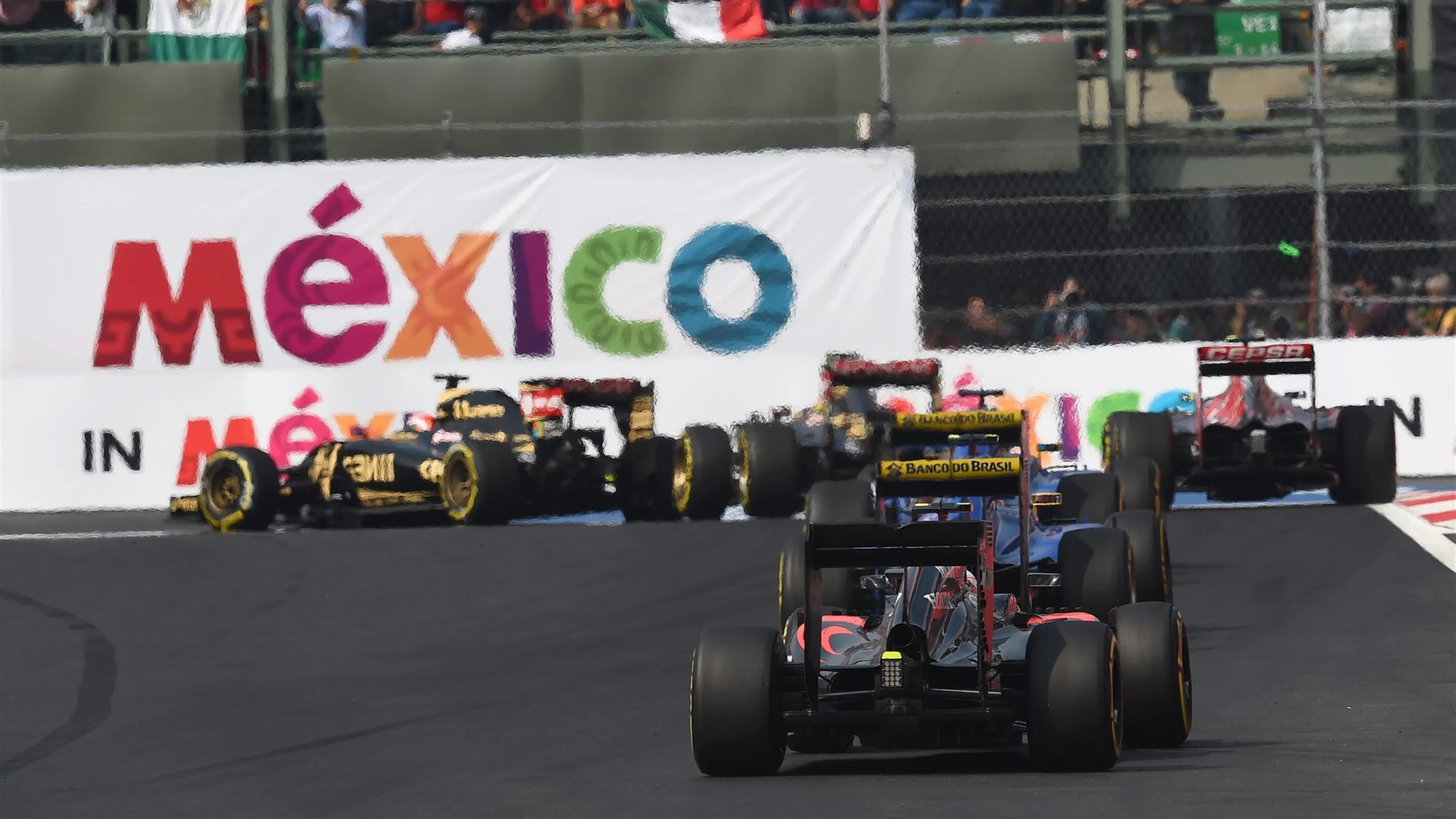 Rear action at Formula One World Championship, Rd17, Mexican Grand Prix, Race, Circuit Hermanos