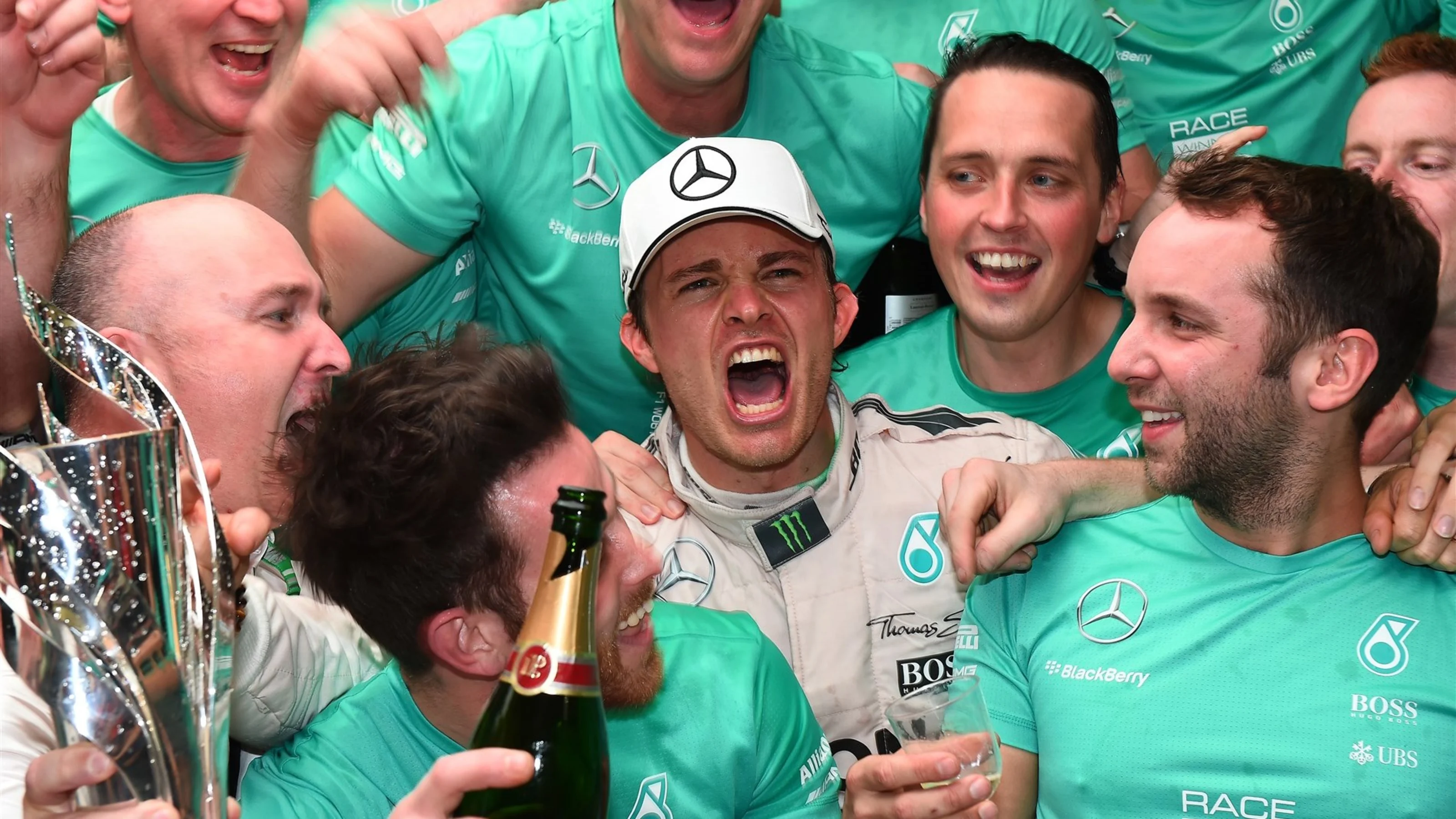 Race winner Nico Rosberg (GER) Mercedes AMG F1 celebrates with the team at Formula One World