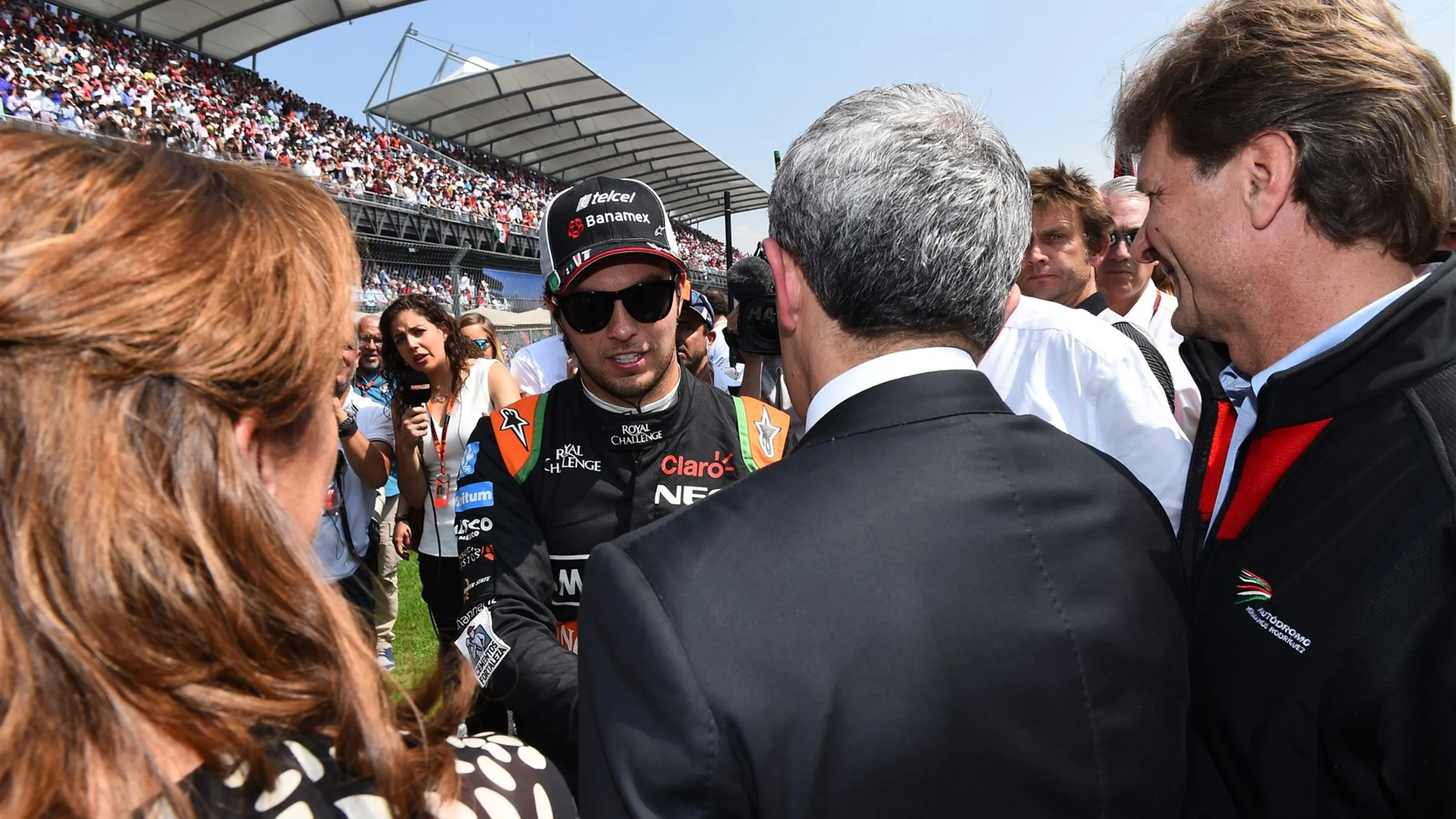 Sergio Perez (MEX) Force India and and Miguel Angel Mancera (MEX) Mexico City Mayor on the grid at