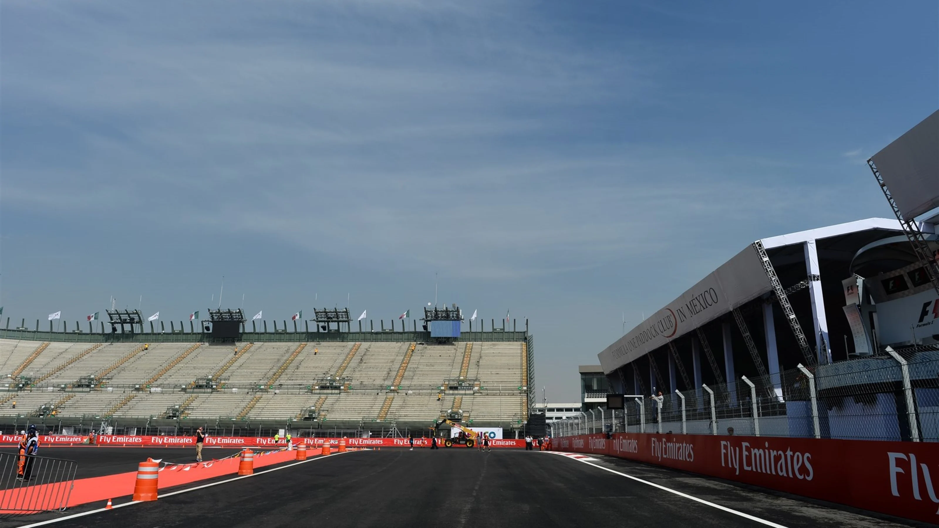 Track view at Formula One World Championship, Rd17, Mexican Grand Prix, Preparations, Circuit
