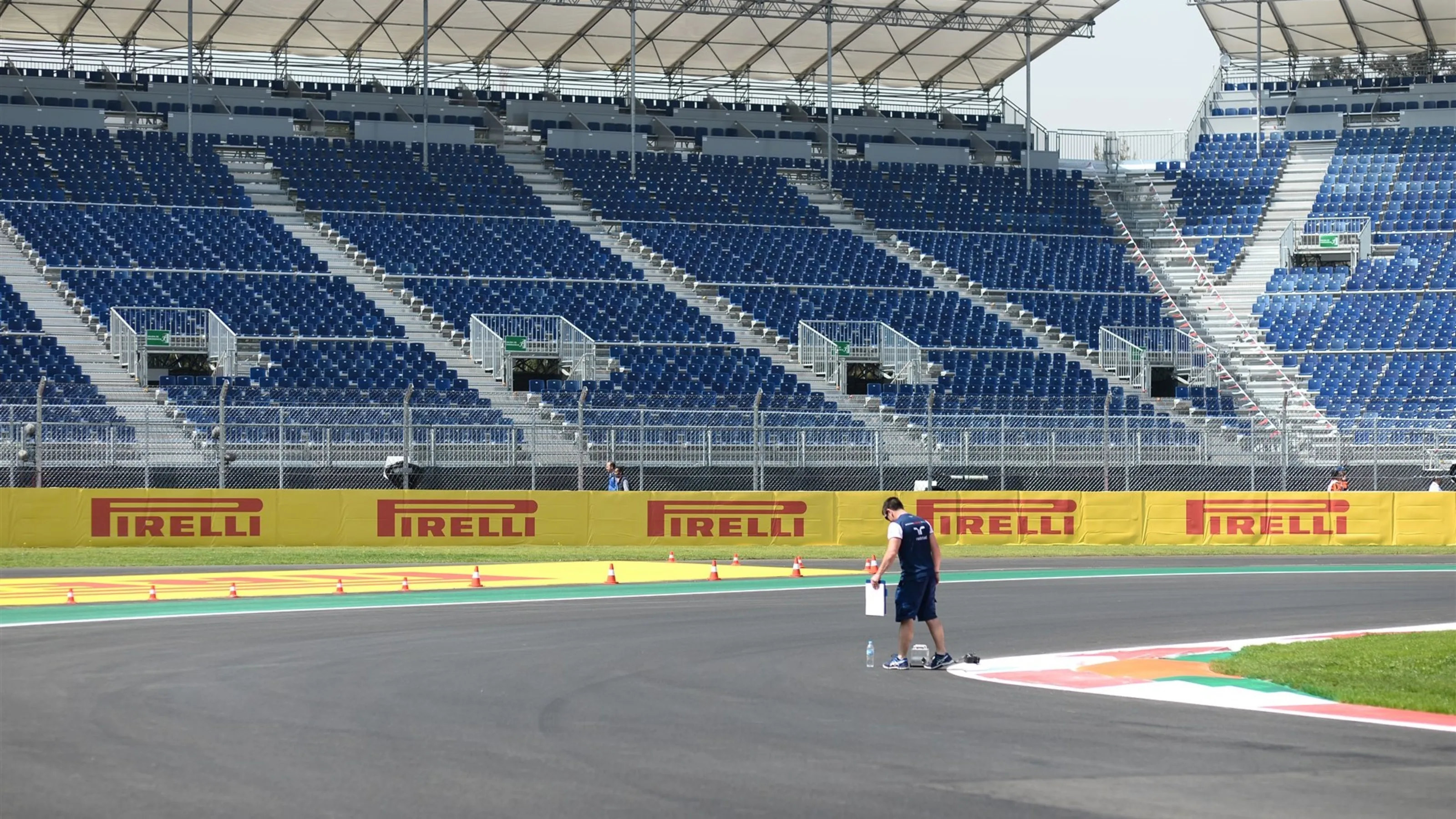 Track view view at Formula One World Championship, Rd17, Mexican Grand Prix, Preparations, Circuit
