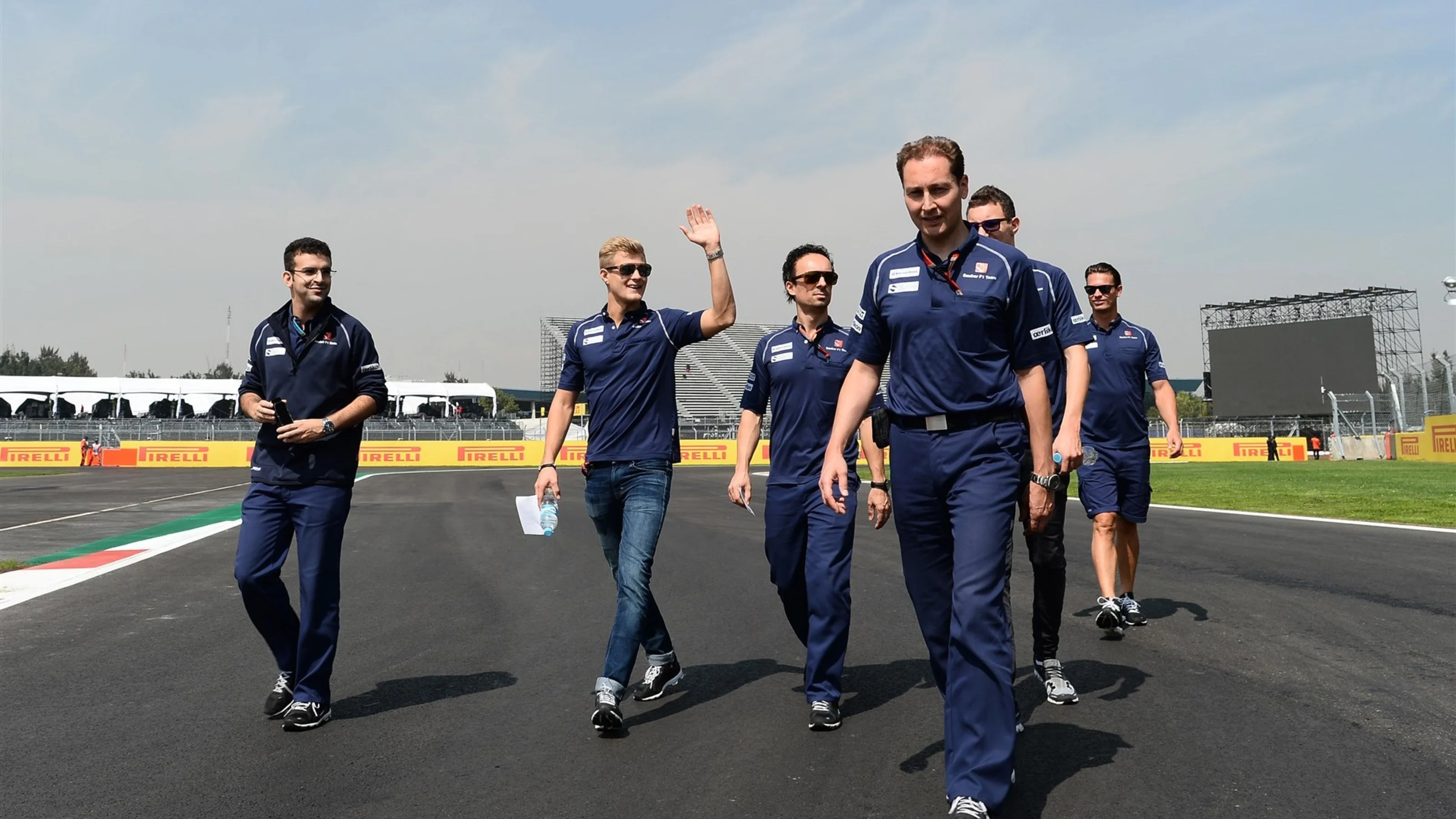 Marcus Ericsson (SWE) Sauber walks the track at Formula One World Championship, Rd17, Mexican Grand