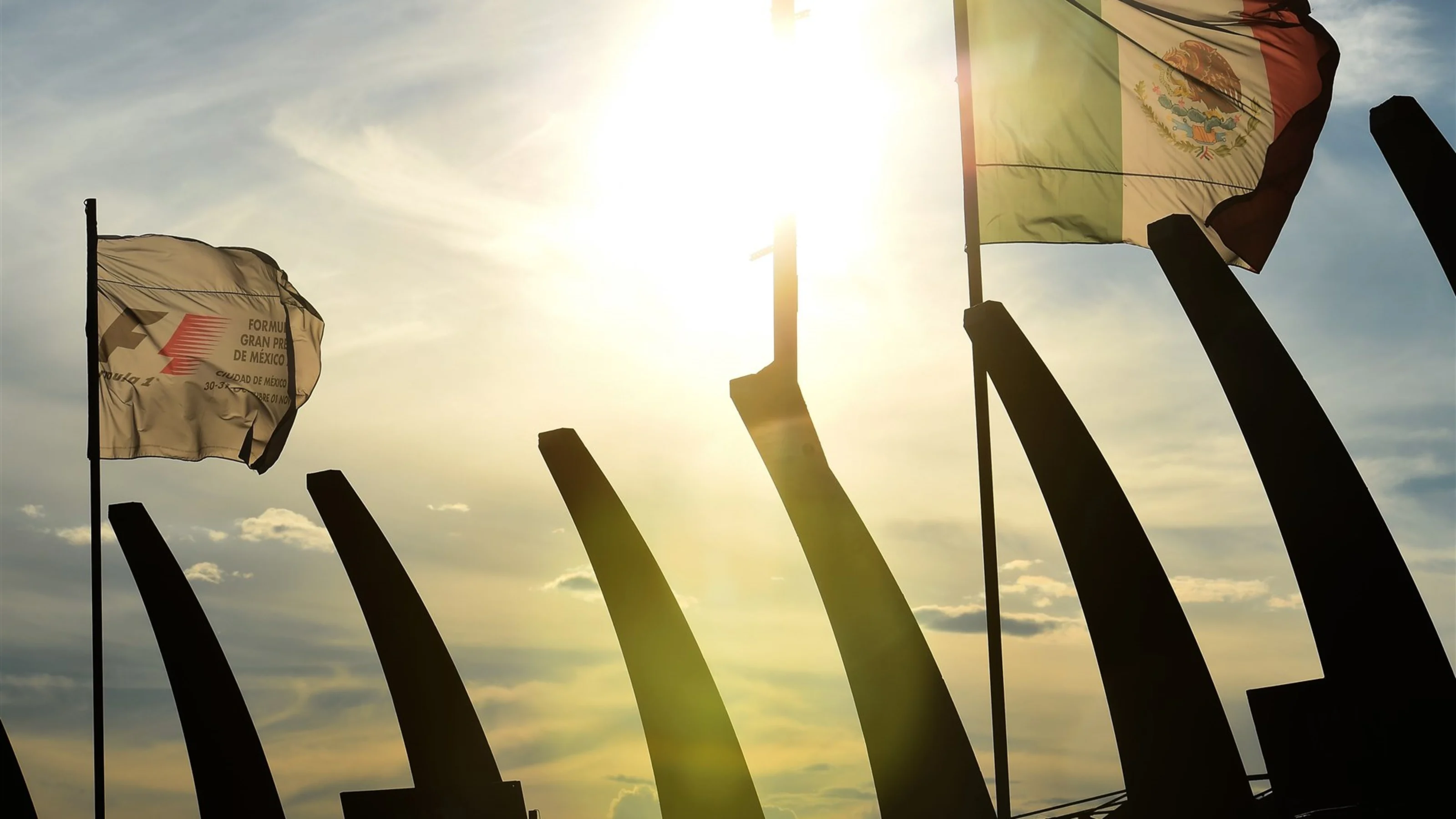 Flags at Formula One World Championship, Rd17, Mexican Grand Prix, Preparations, Circuit Hermanos