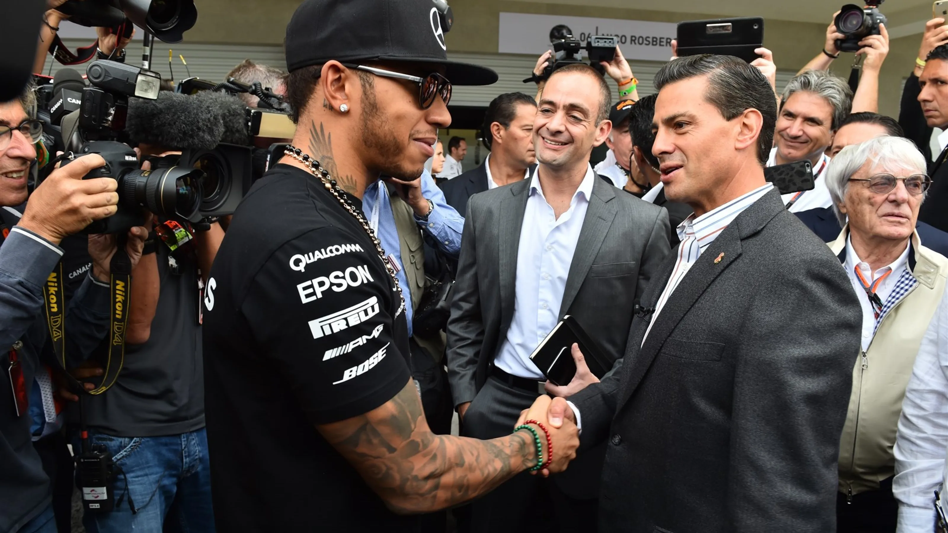 Lewis Hamilton (GBR) Mercedes AMG F1 and Enrique Pena Nieto (MEX) Mexican Prime Minister at Formula