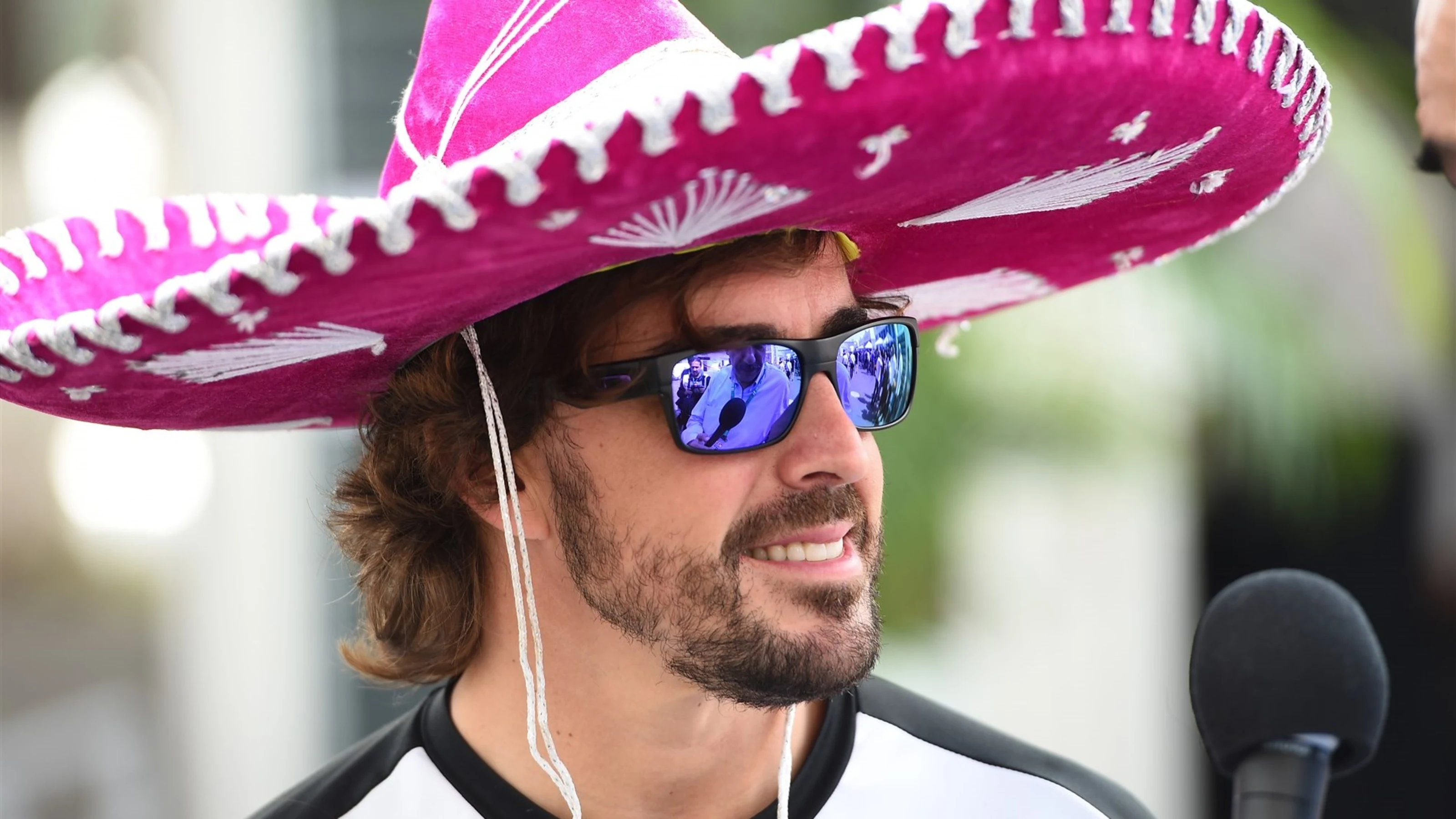 Fernando Alonso (ESP) McLaren and sombrero at Formula One World Championship, Rd17, Mexican Grand
