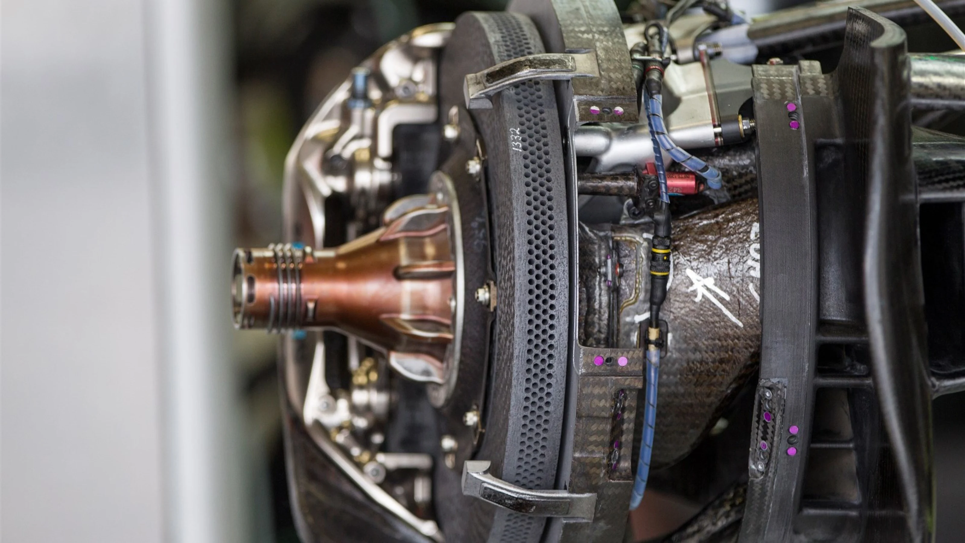 McLaren MP4-30 front brake and wheel hub detail at Formula One World Championship, Rd17, Mexican