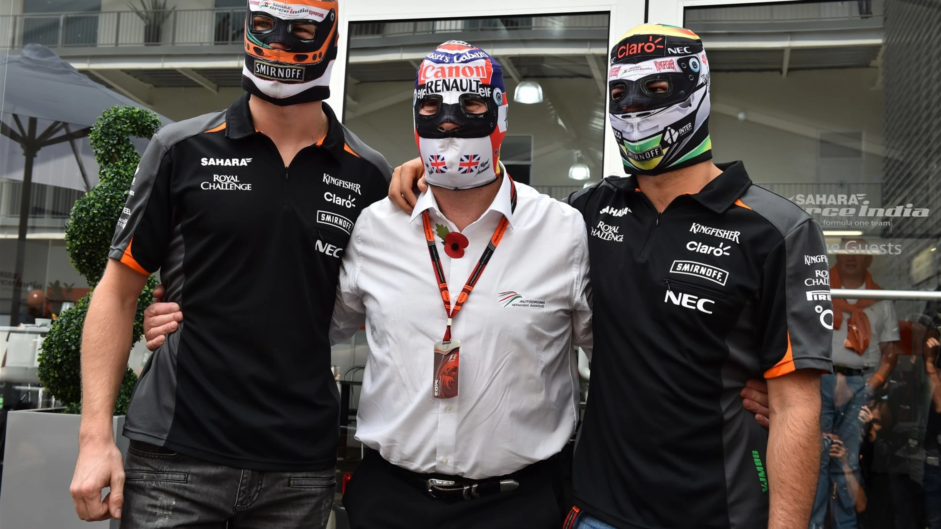 Nico Hulkenberg (GER) Force India F1, Nigel Mansell (GBR) and Sergio Perez (MEX) Force India Lucha