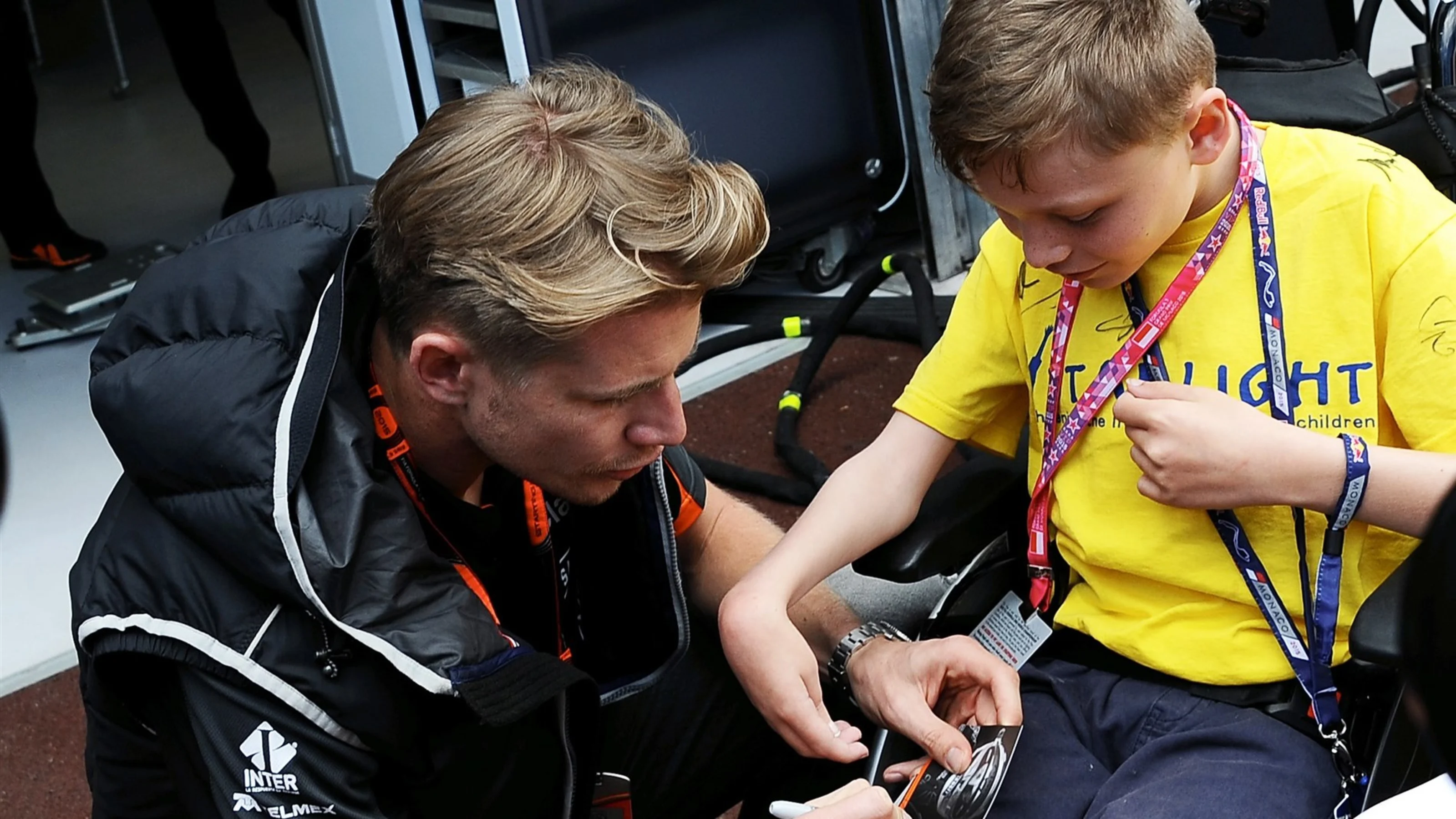 Nico Hulkenberg (GER) Force India F1 with Starlight Childrens Foundation guest at Formula One World