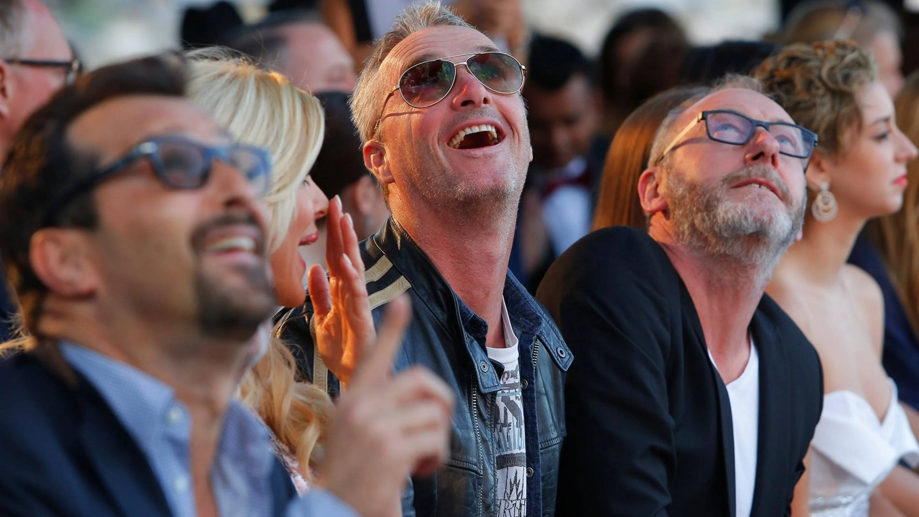 Eddie Irvine (IRL) and Liam Cunningham (IRL) at Amber Lounge Fashion Show, Le Meridien Beach Plaza,