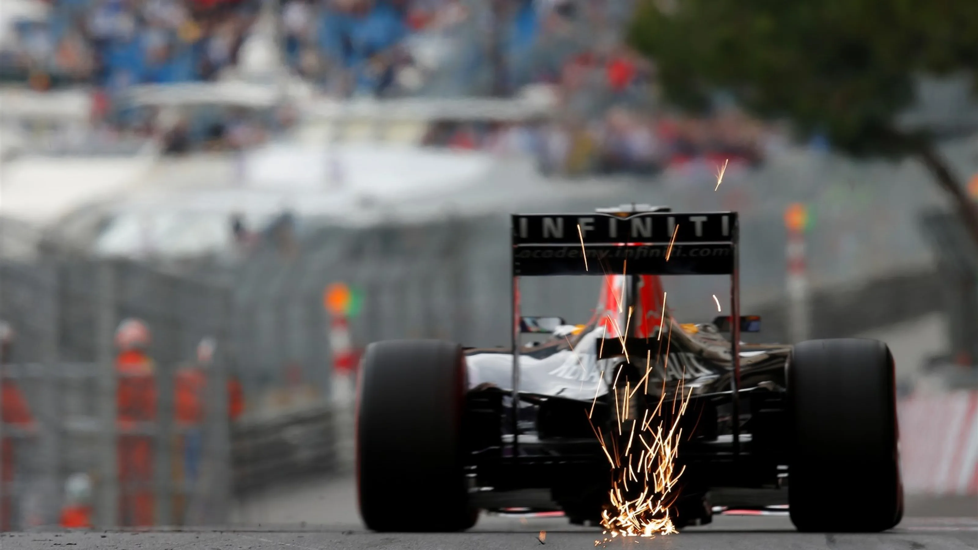 Daniel Ricciardo (AUS) Red Bull Racing RB11 sparks at Formula One World Championship, Rd6, Monaco