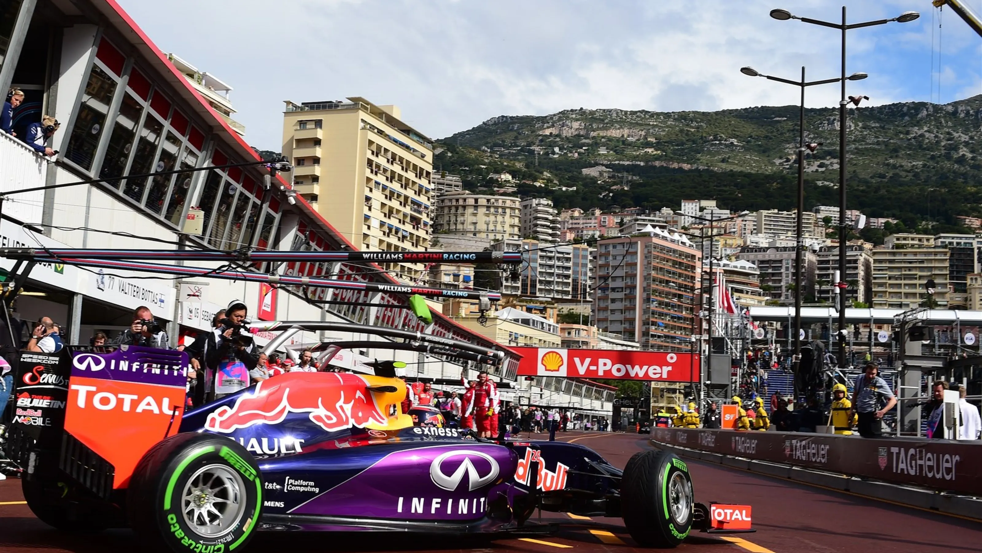Daniil Kvyat (RUS) Red Bull Racing RB11 at Formula One World Championship, Rd6, Monaco Grand Prix