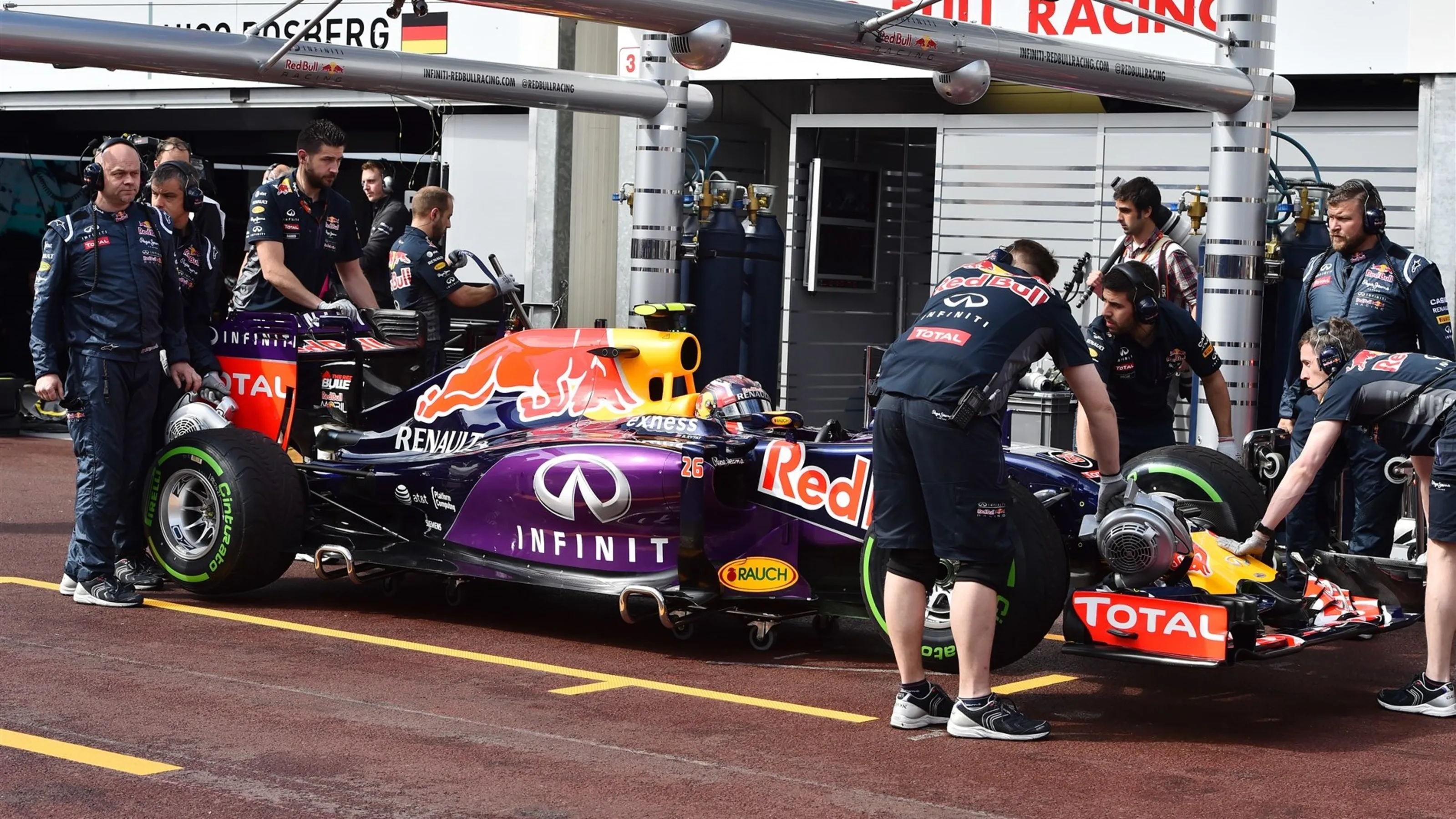 Daniil Kvyat (RUS) Red Bull Racing RB11 at Formula One World Championship, Rd6, Monaco Grand Prix