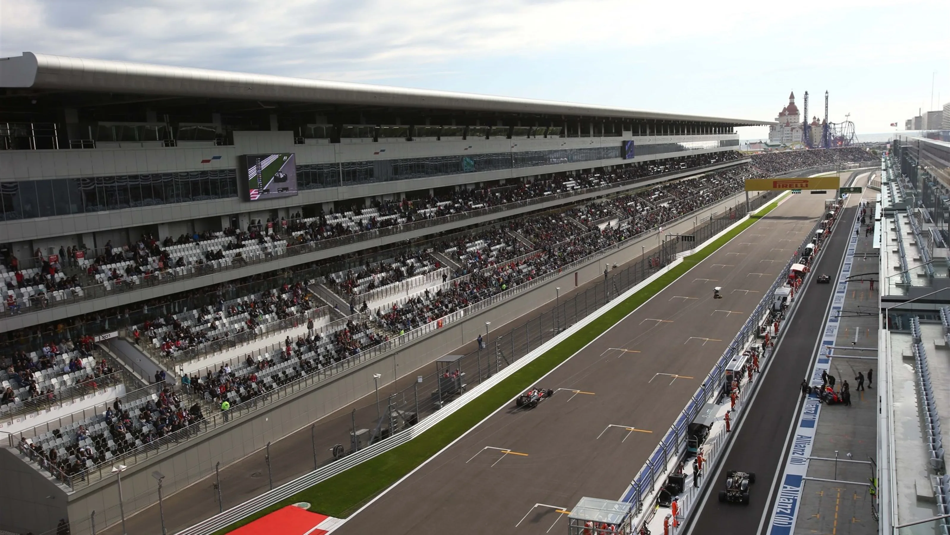 Fernando Alonso (ESP) McLaren MP4-30 at Formula One World Championship, Rd15, Russian Grand Prix,