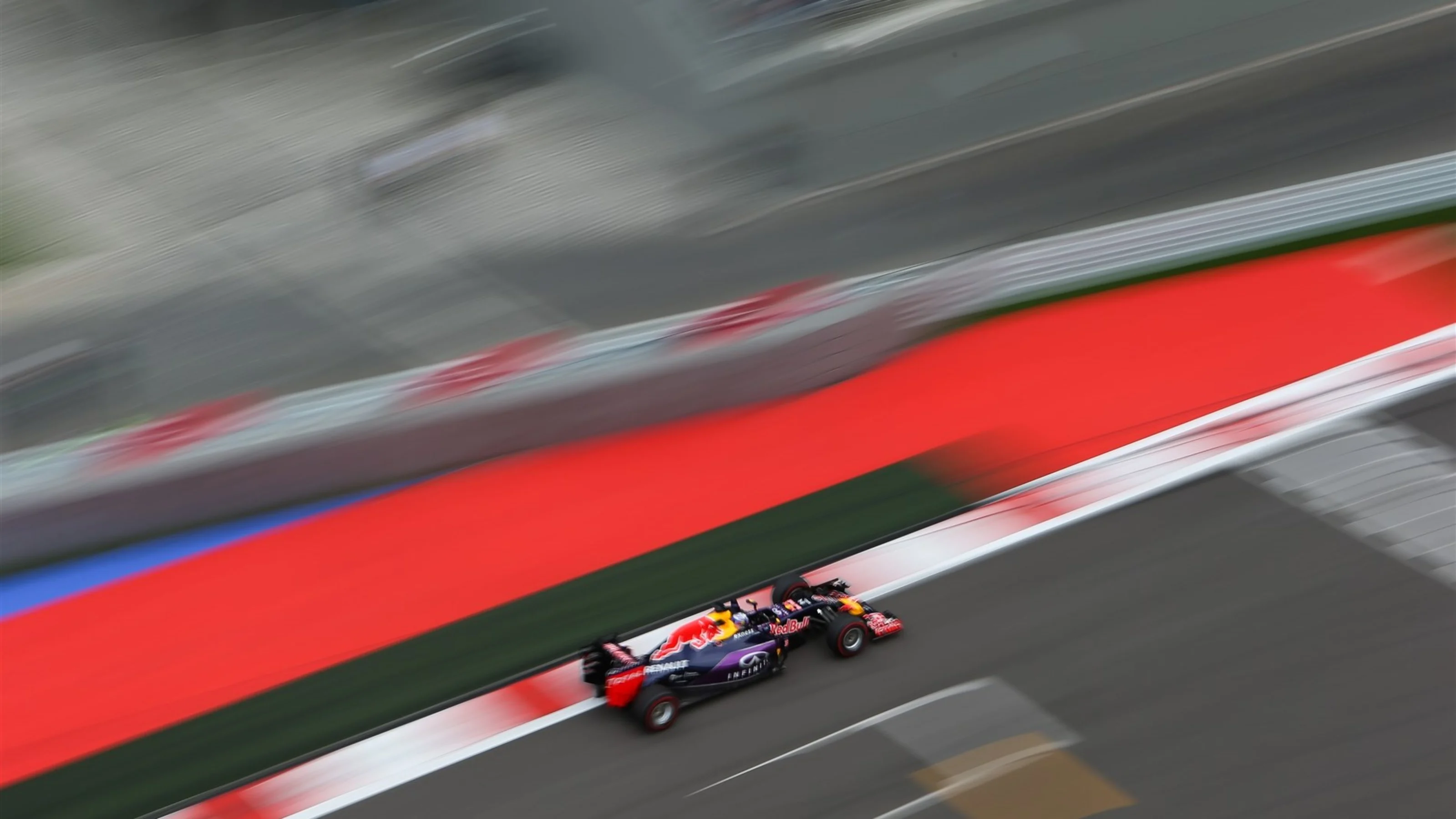 Daniel Ricciardo (AUS) Red Bull Racing RB11 at Formula One World Championship, Rd15, Russian Grand