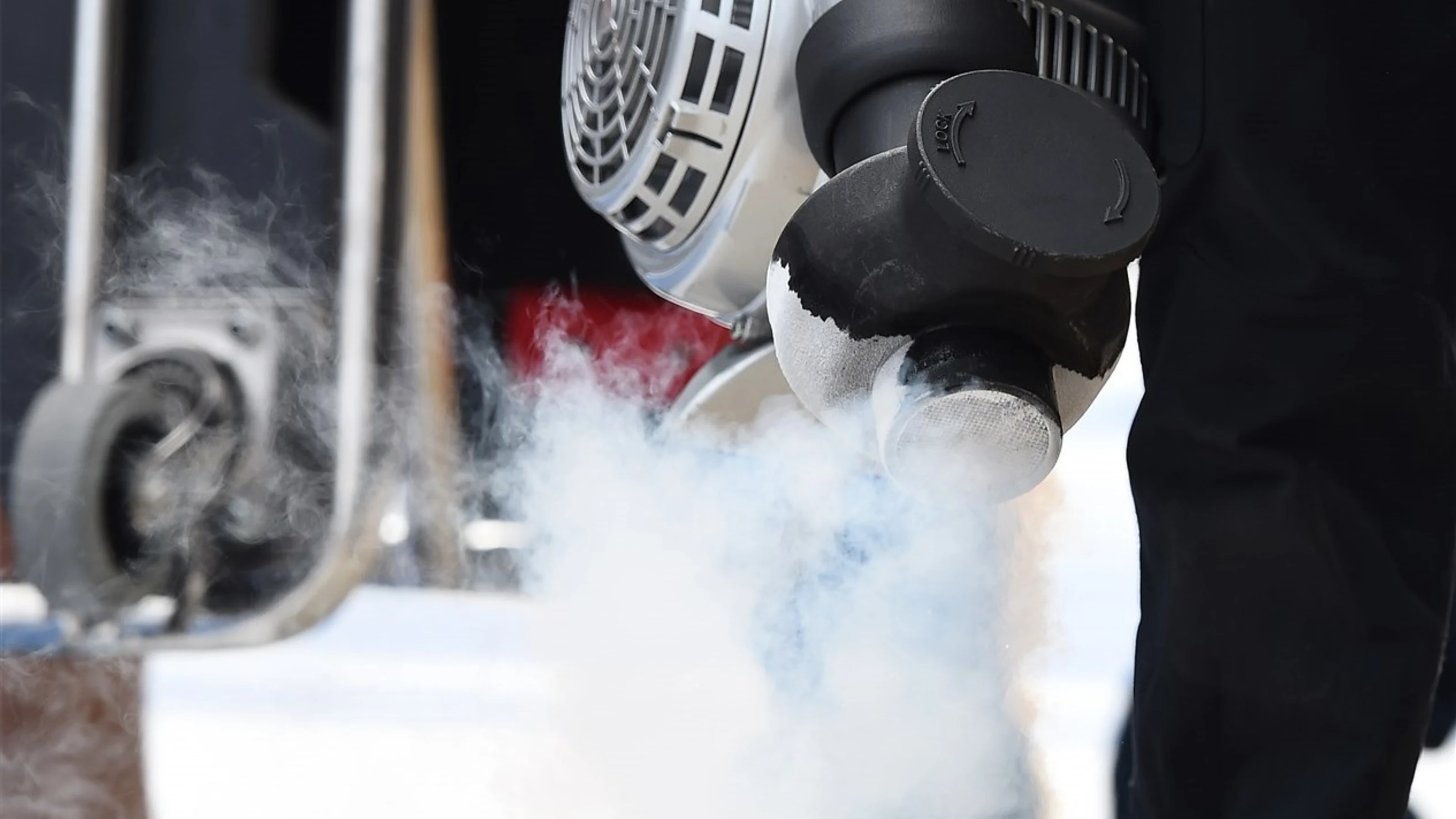 Dry ice at Formula One World Championship, Rd15, Russian Grand Prix, Qualifying, Sochi Autodrom,