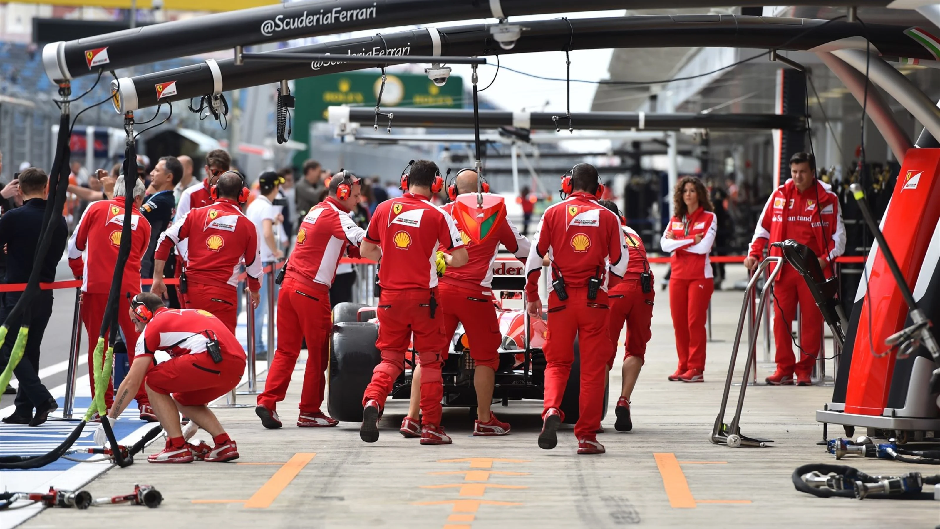 Ferrari practice pit stops at Formula One World Championship, Rd15, Russian Grand Prix, Qualifying,
