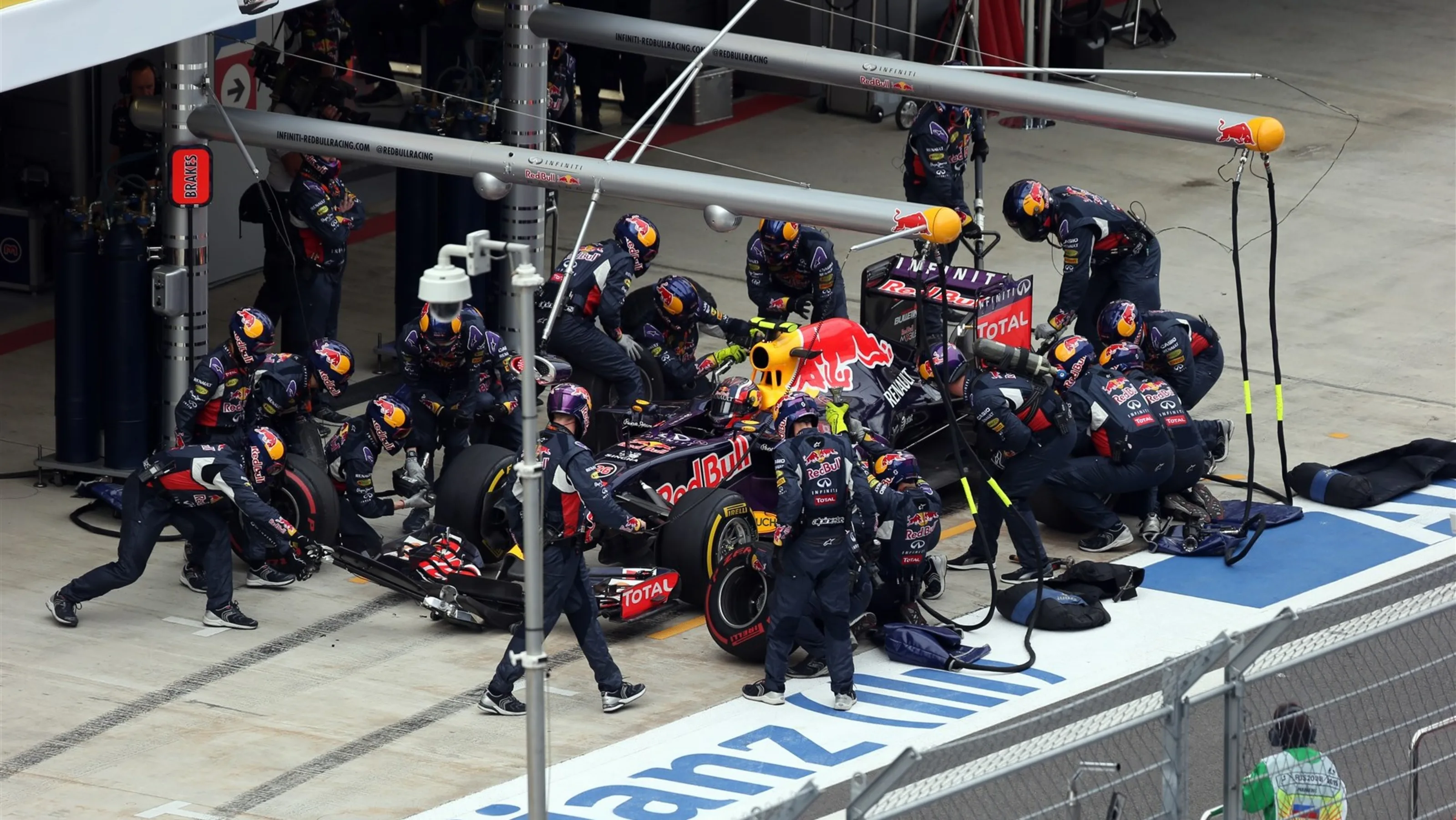 Daniil Kvyat (RUS) Red Bull Racing RB11 at Formula One World Championship, Rd15, Russian Grand