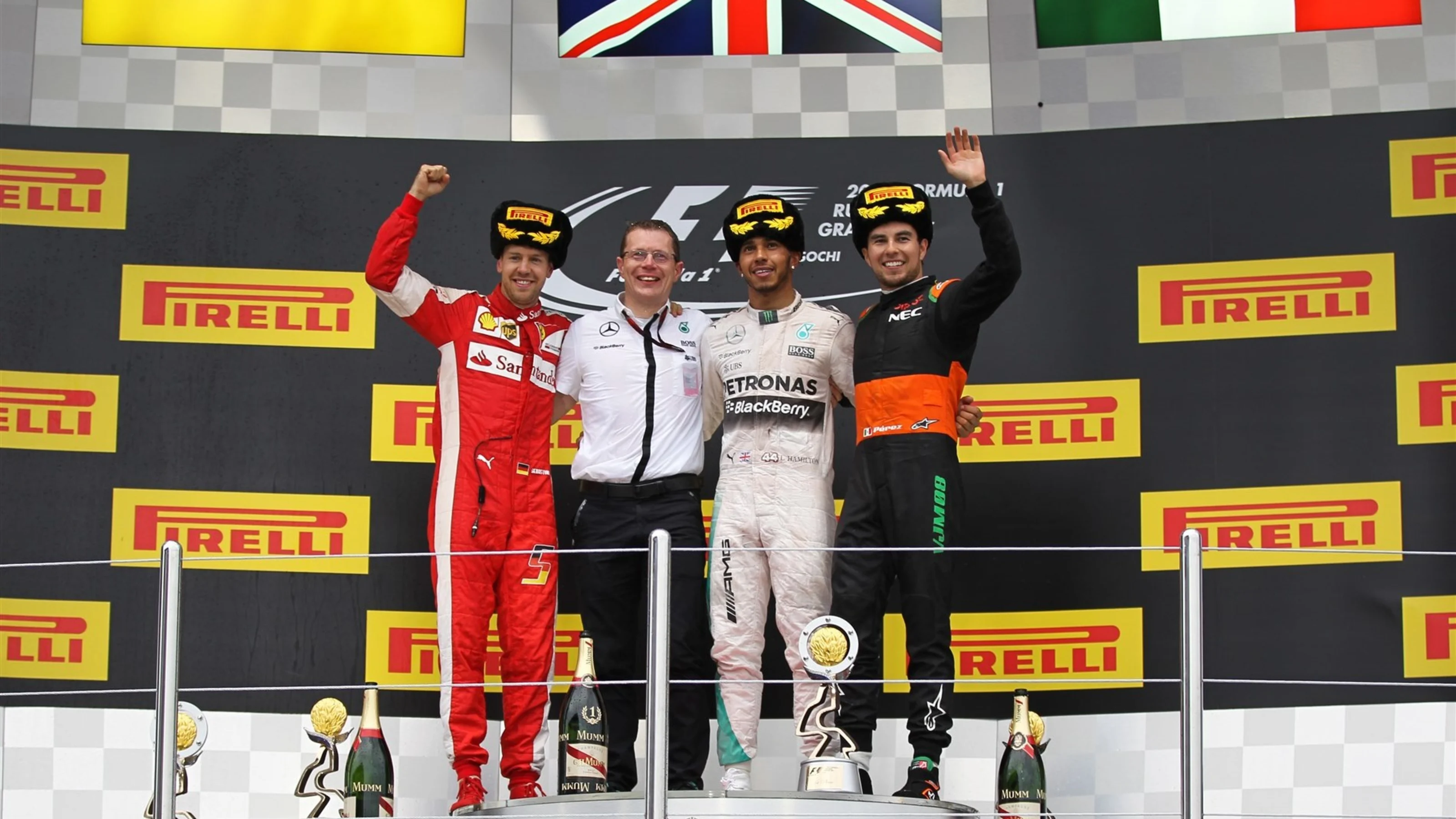 (L-R) Sebastian Vettel (GER) Ferrari, Andy Cowell (GBR) Managing Director, race winner Lewis