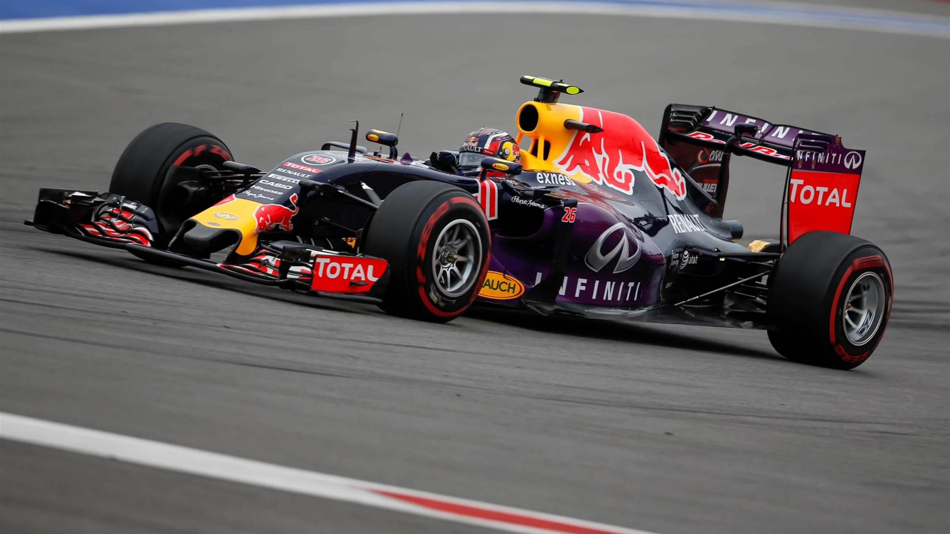 Daniil Kvyat (RUS) Red Bull Racing RB11 at Formula One World Championship, Rd15, Russian Grand