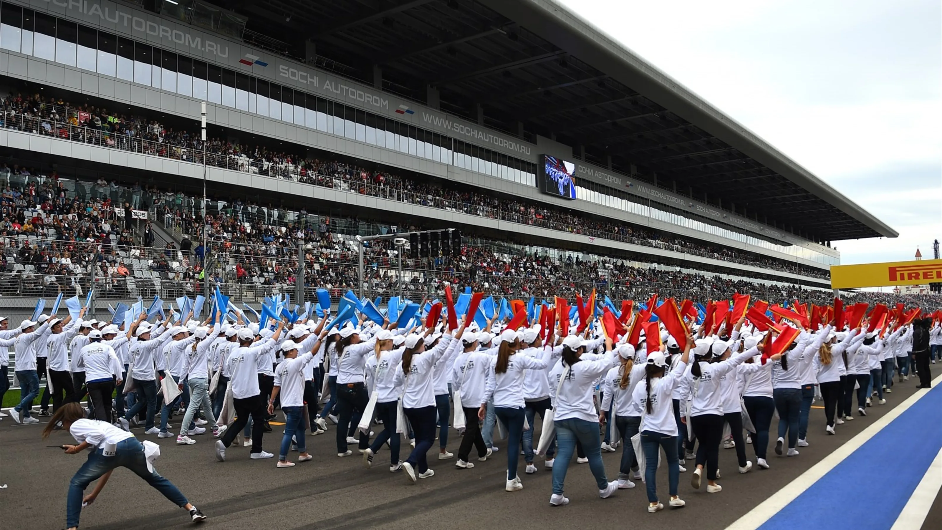 Grid entertainment at Formula One World Championship, Rd15, Russian Grand Prix, Race, Sochi