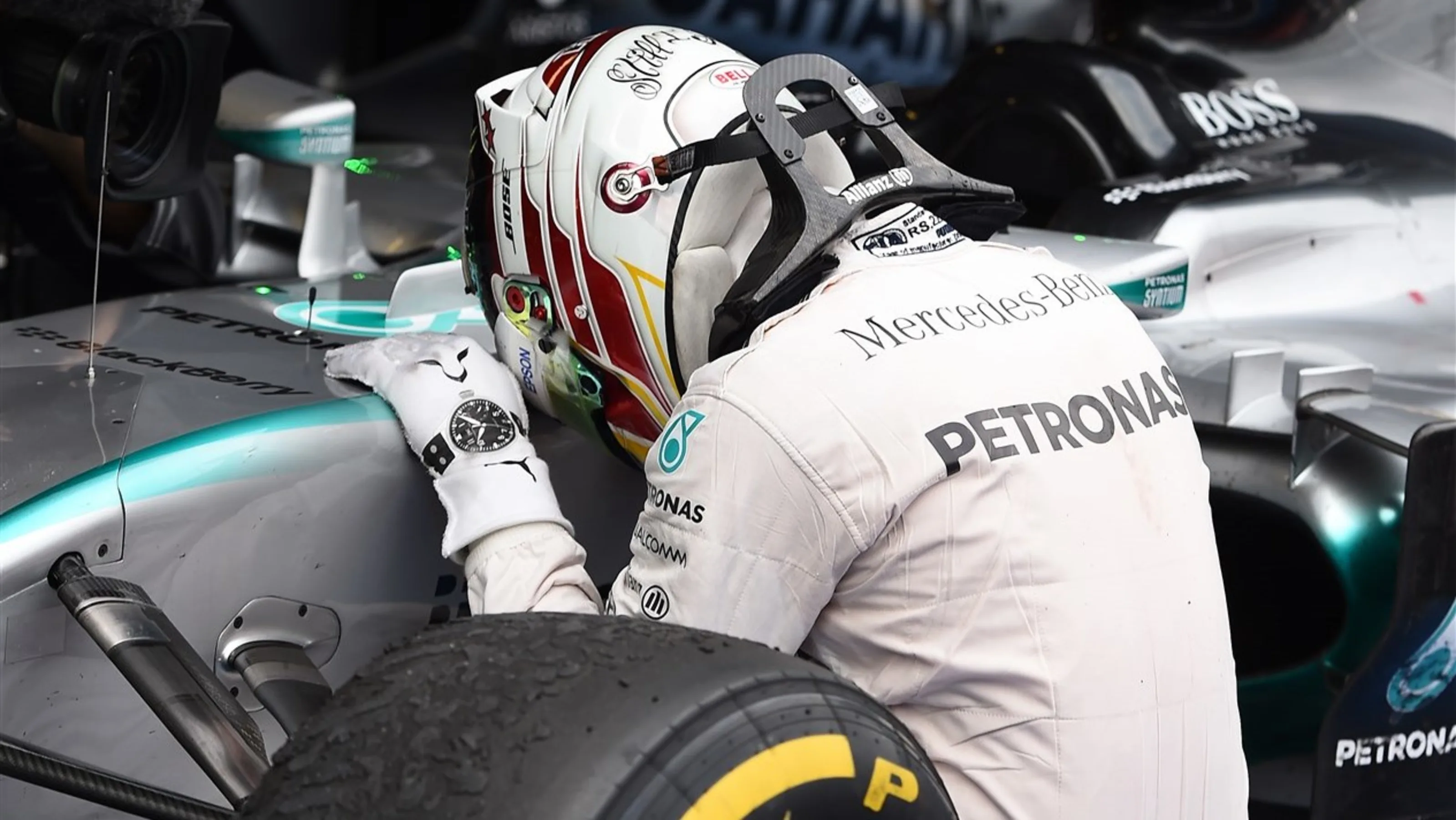 Lewis Hamilton (GBR) Mercedes AMG F1 W06 celebrates in parc ferme at Formula One World