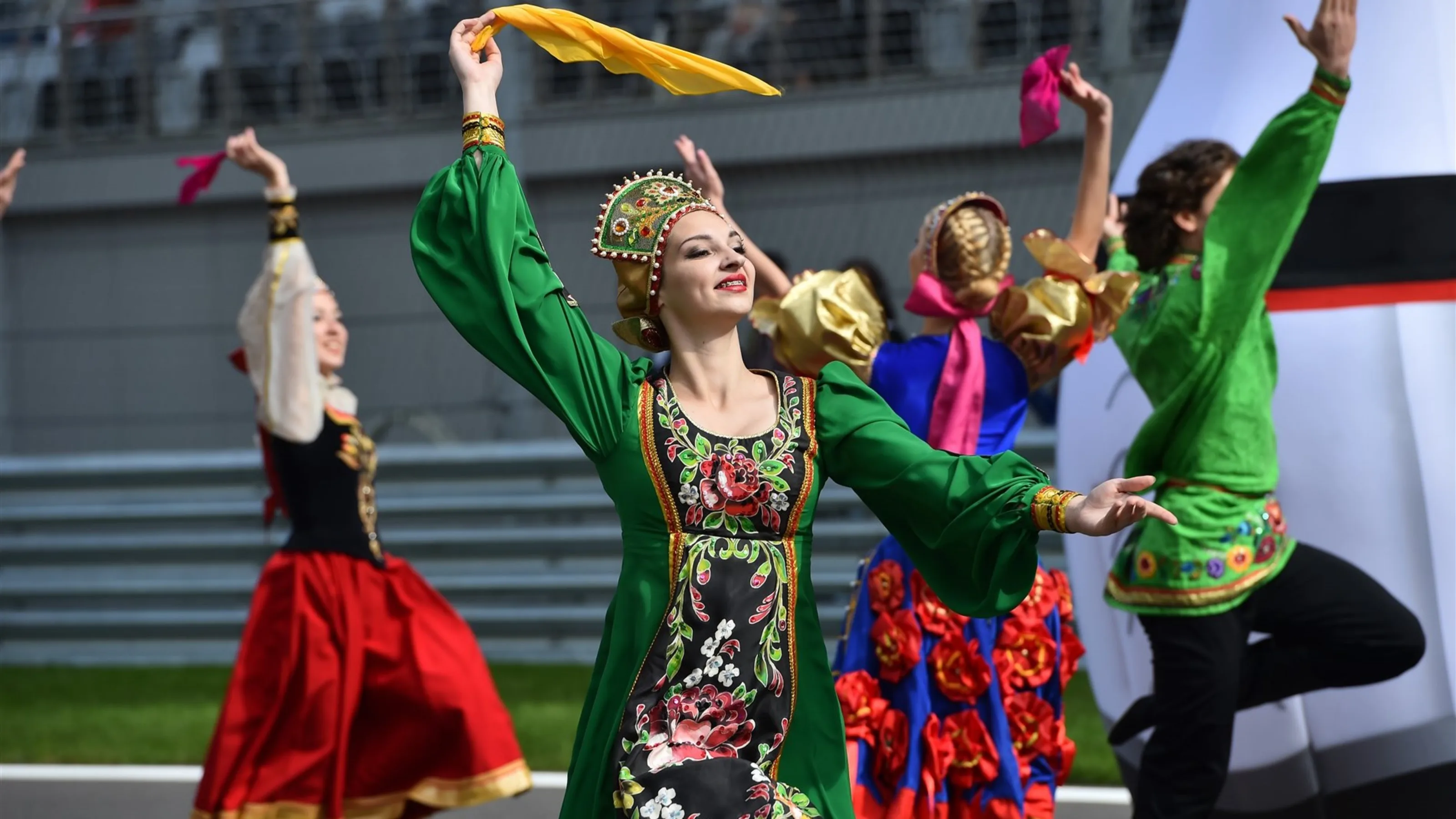 Grid entertainment at Formula One World Championship, Rd15, Russian Grand Prix, Race, Sochi