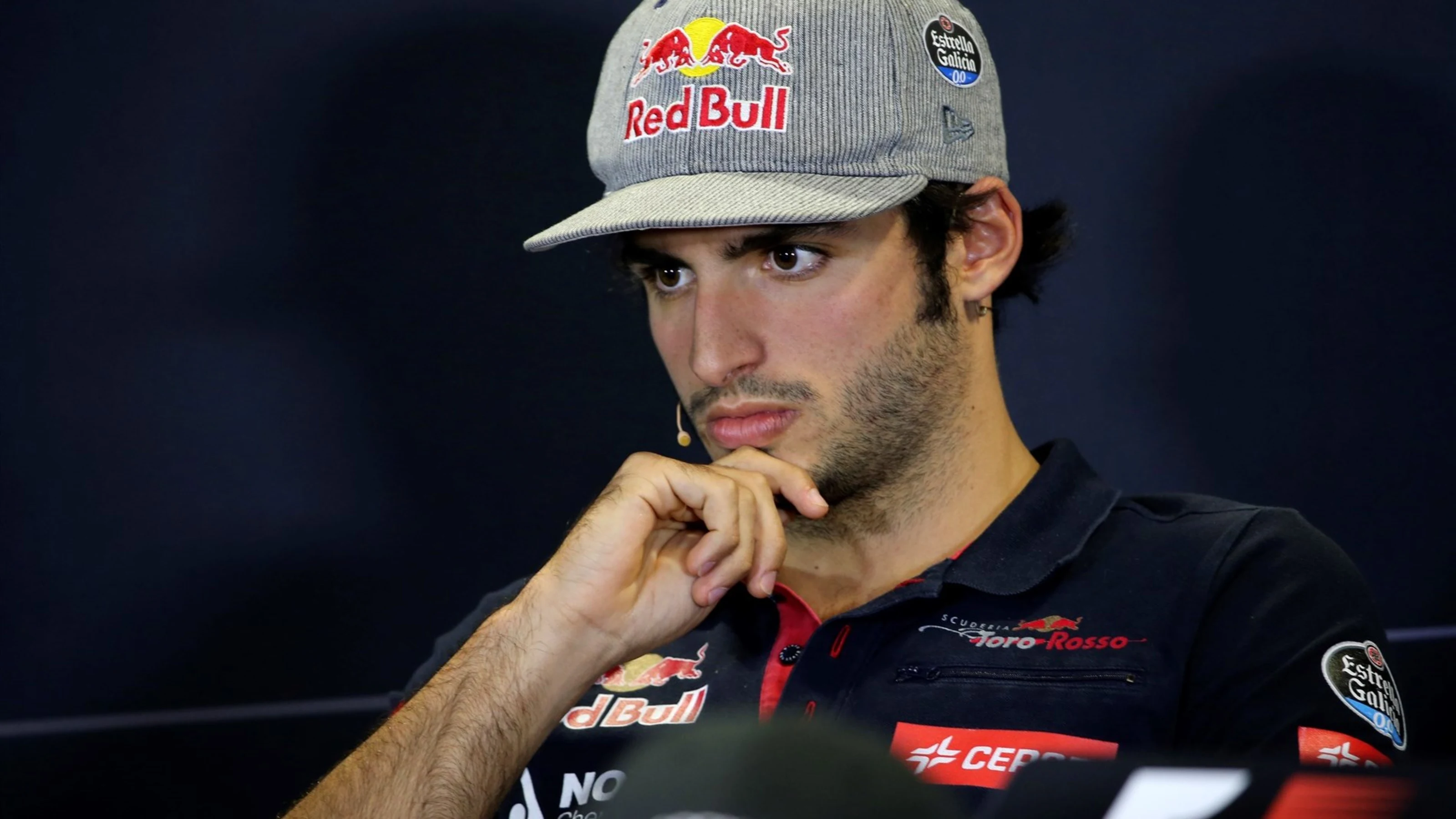 Carlos Sainz jr (ESP) Scuderia Toro Rosso in the press conference at Formula One World