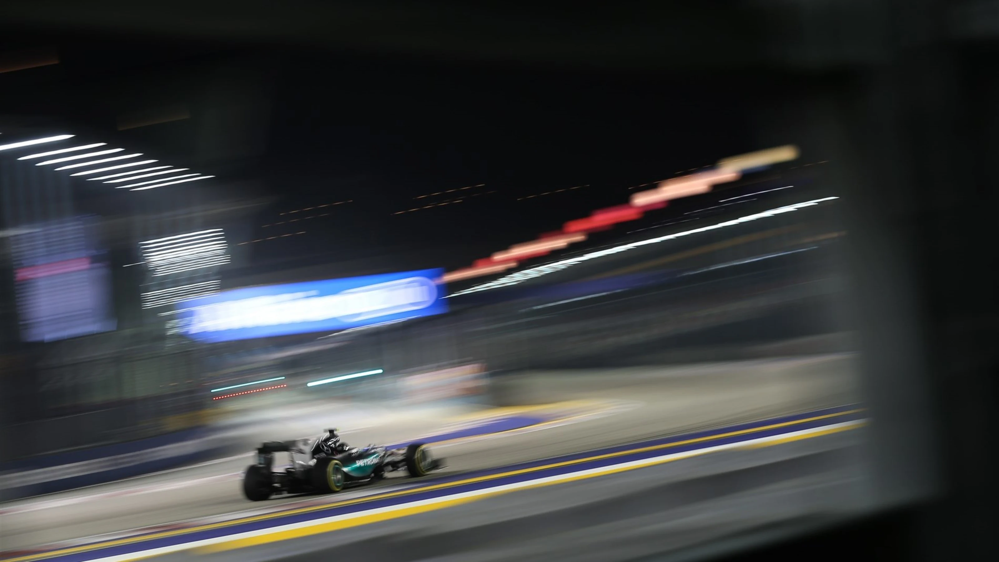 Nico Rosberg (GER) Mercedes AMG F1 W06 at Formula One World Championship, Rd13, Singapore Grand