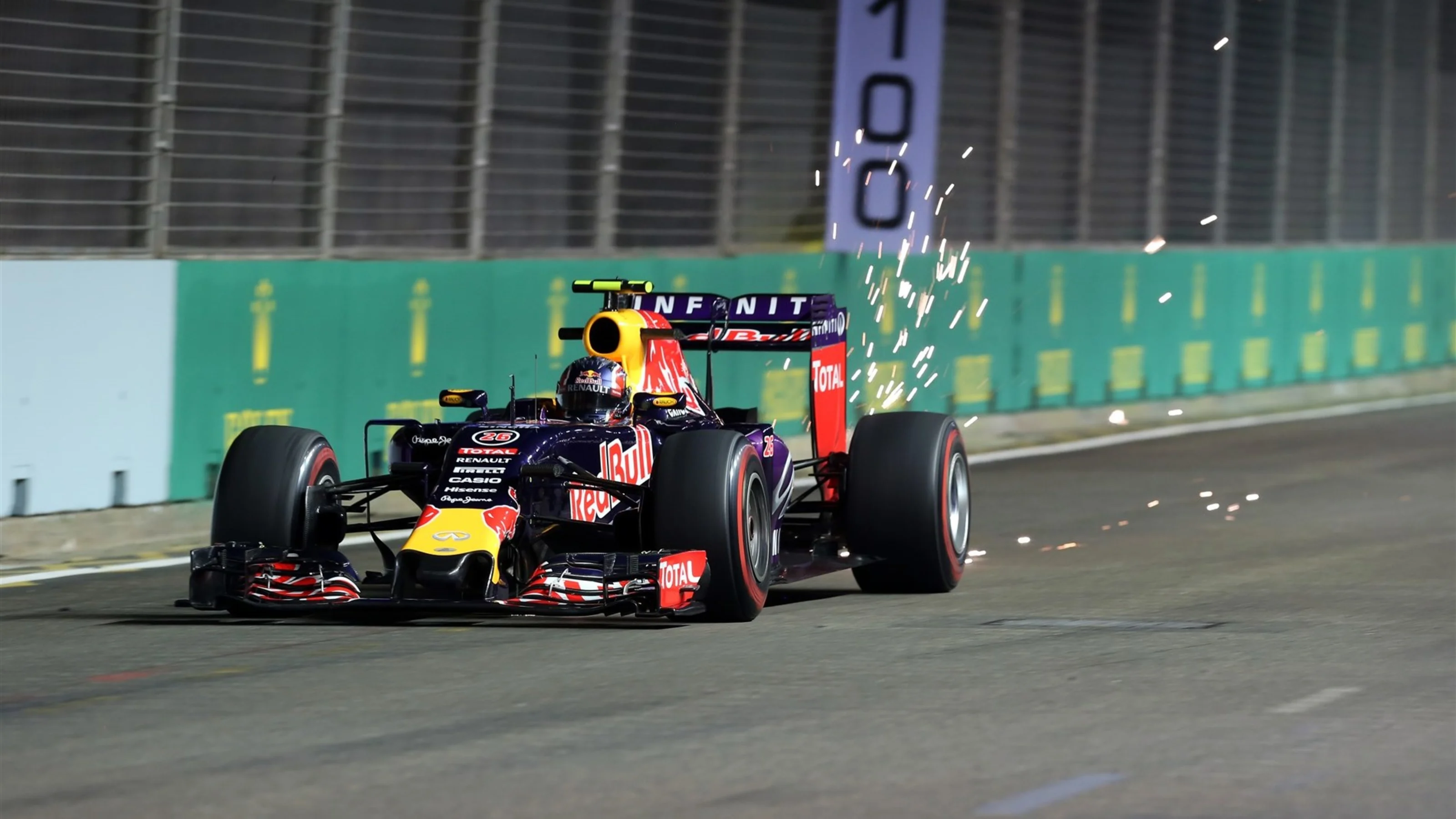 Daniil Kvyat (RUS) Red Bull Racing RB11 at Formula One World Championship, Rd13, Singapore Grand