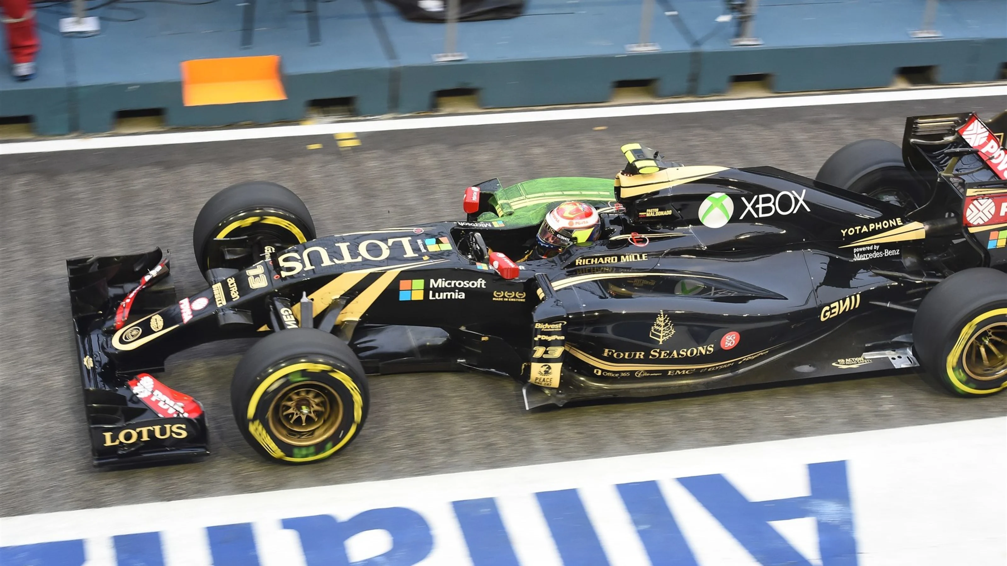 Pastor Maldonado (VEN) Lotus E23 Hybrid at Formula One World Championship, Rd13, Singapore Grand