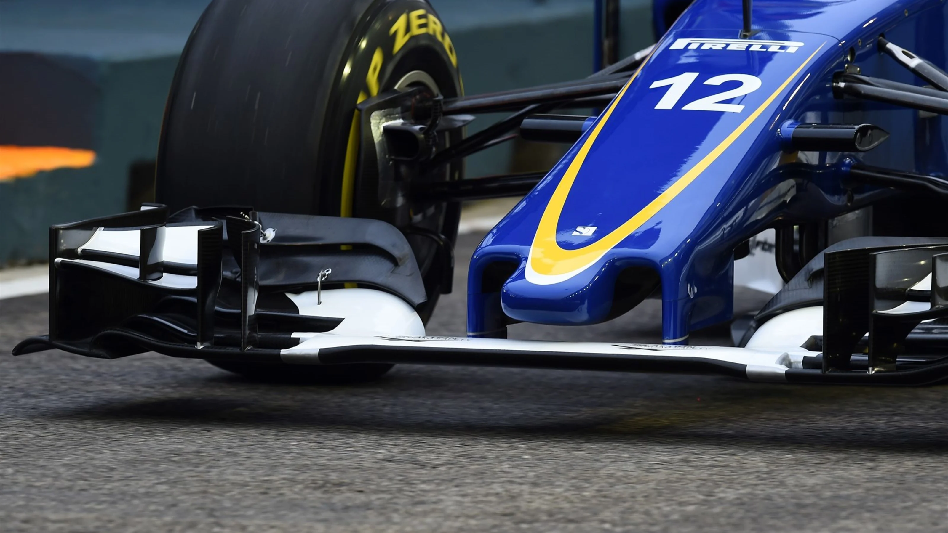 Sauber C34 front wing detail at Formula One World Championship, Rd13, Singapore Grand Prix,
