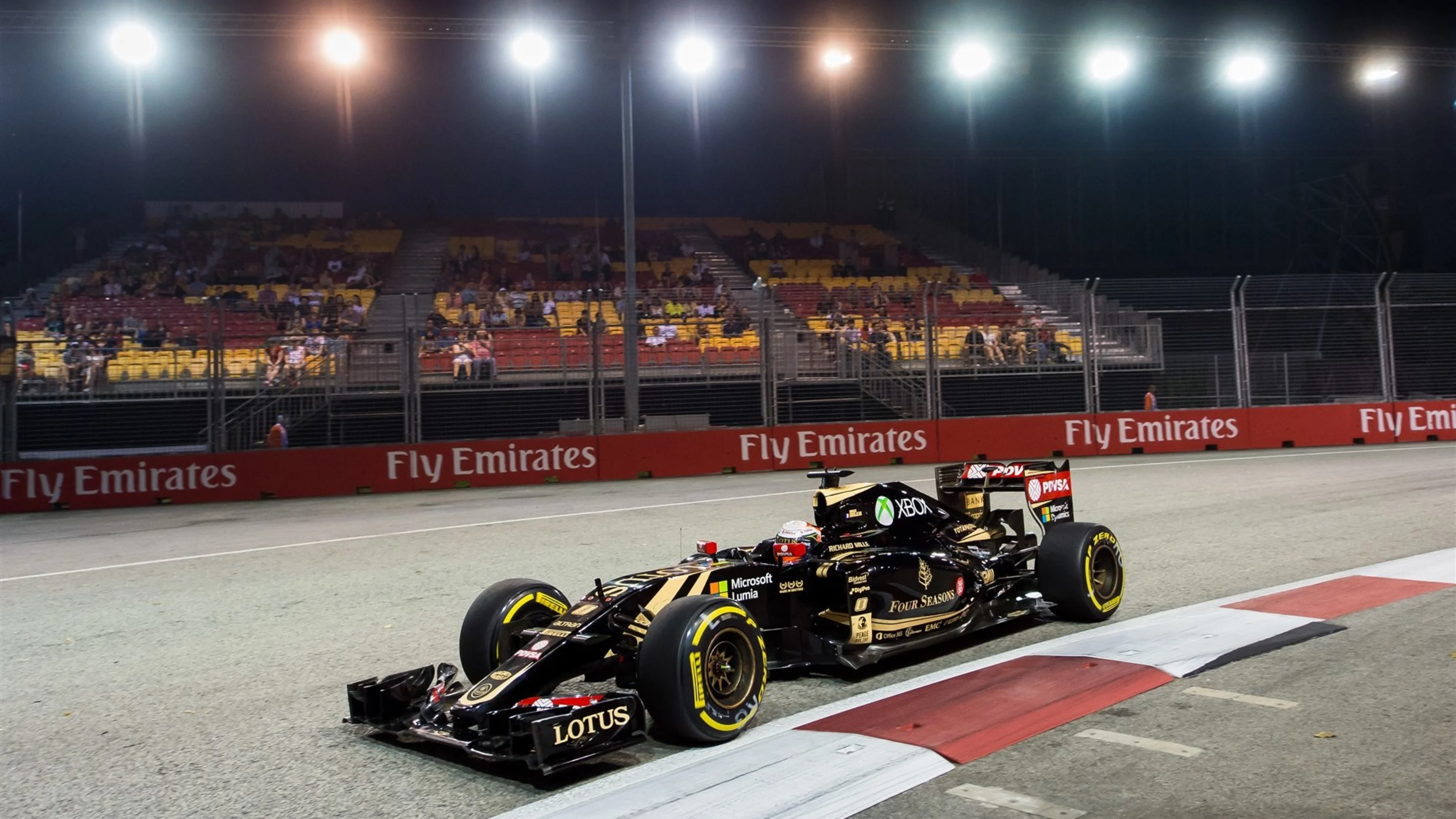 Romain Grosjean (FRA) Lotus E23 Hybrid at Formula One World Championship, Rd13, Singapore Grand