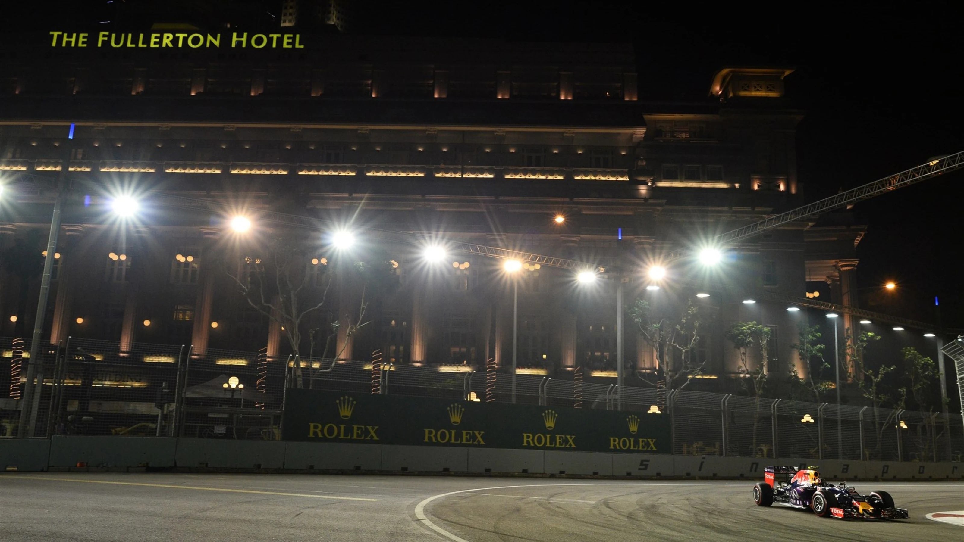 Daniil Kvyat (RUS) Red Bull Racing RB11 at Formula One World Championship, Rd13, Singapore Grand