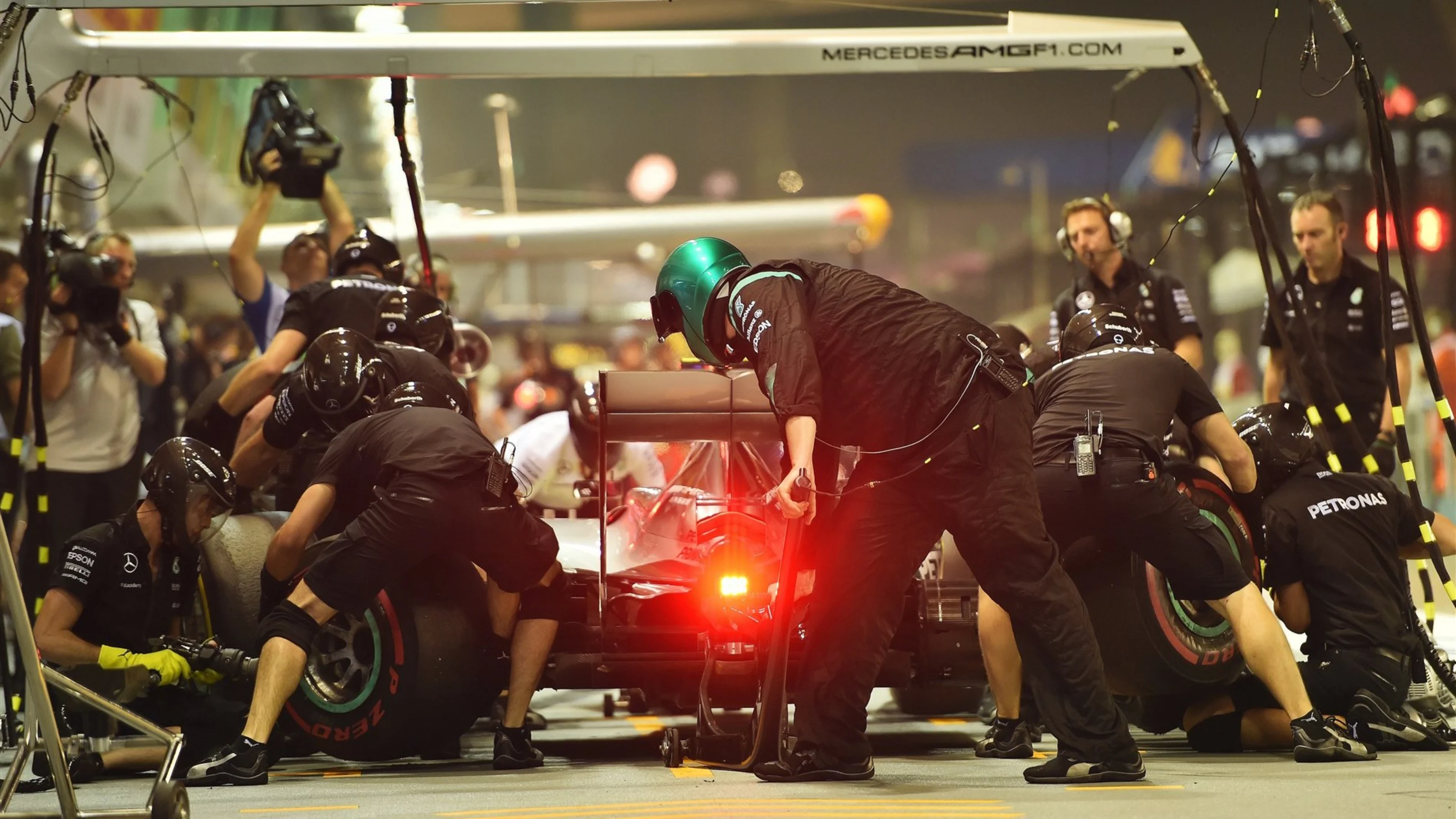 Nico Rosberg (GER) Mercedes AMG F1 W06 makes a pit stop at Formula One World Championship, Rd13,