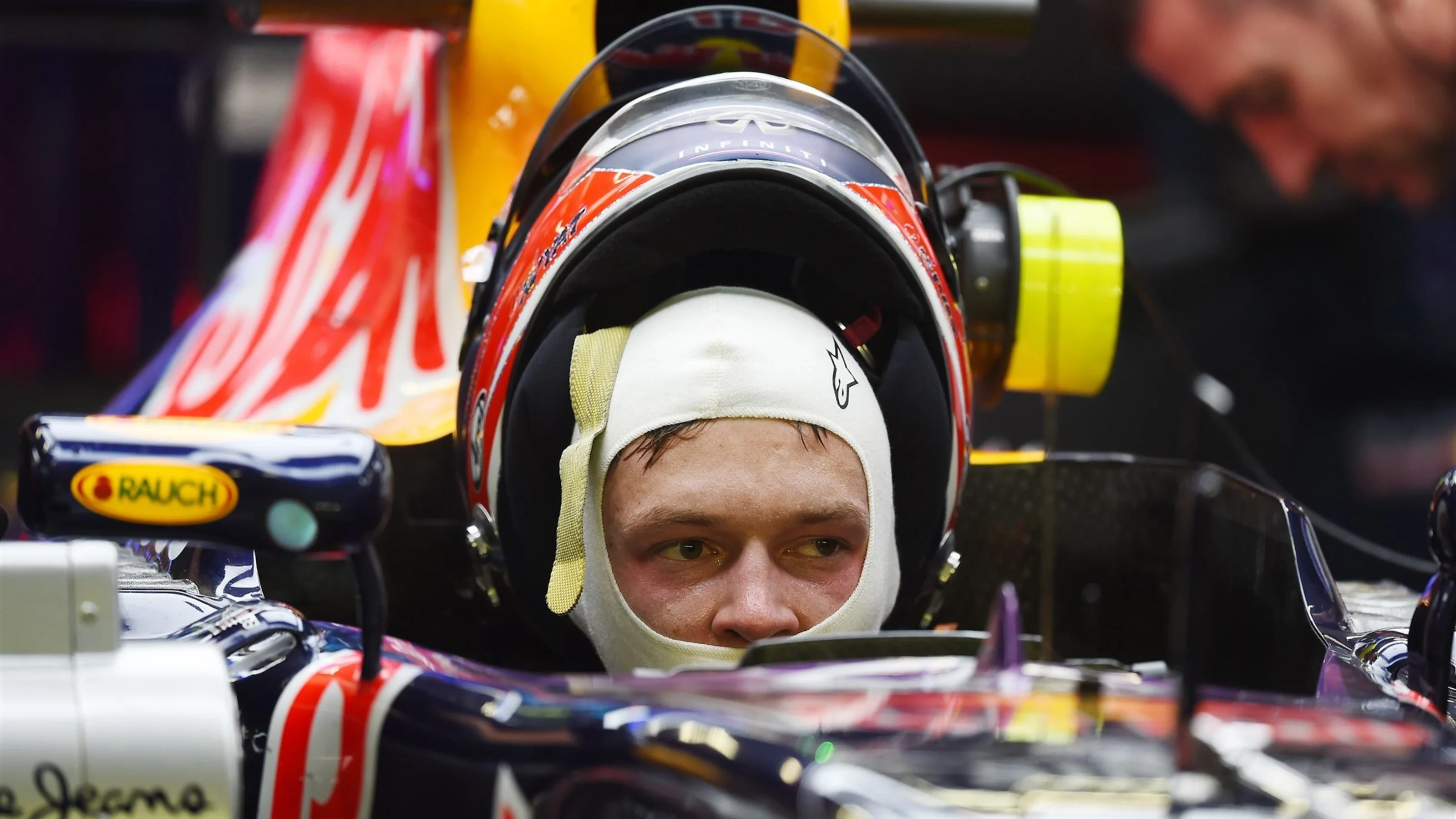 Daniil Kvyat (RUS) Red Bull Racing RB11 at Formula One World Championship, Rd13, Singapore Grand