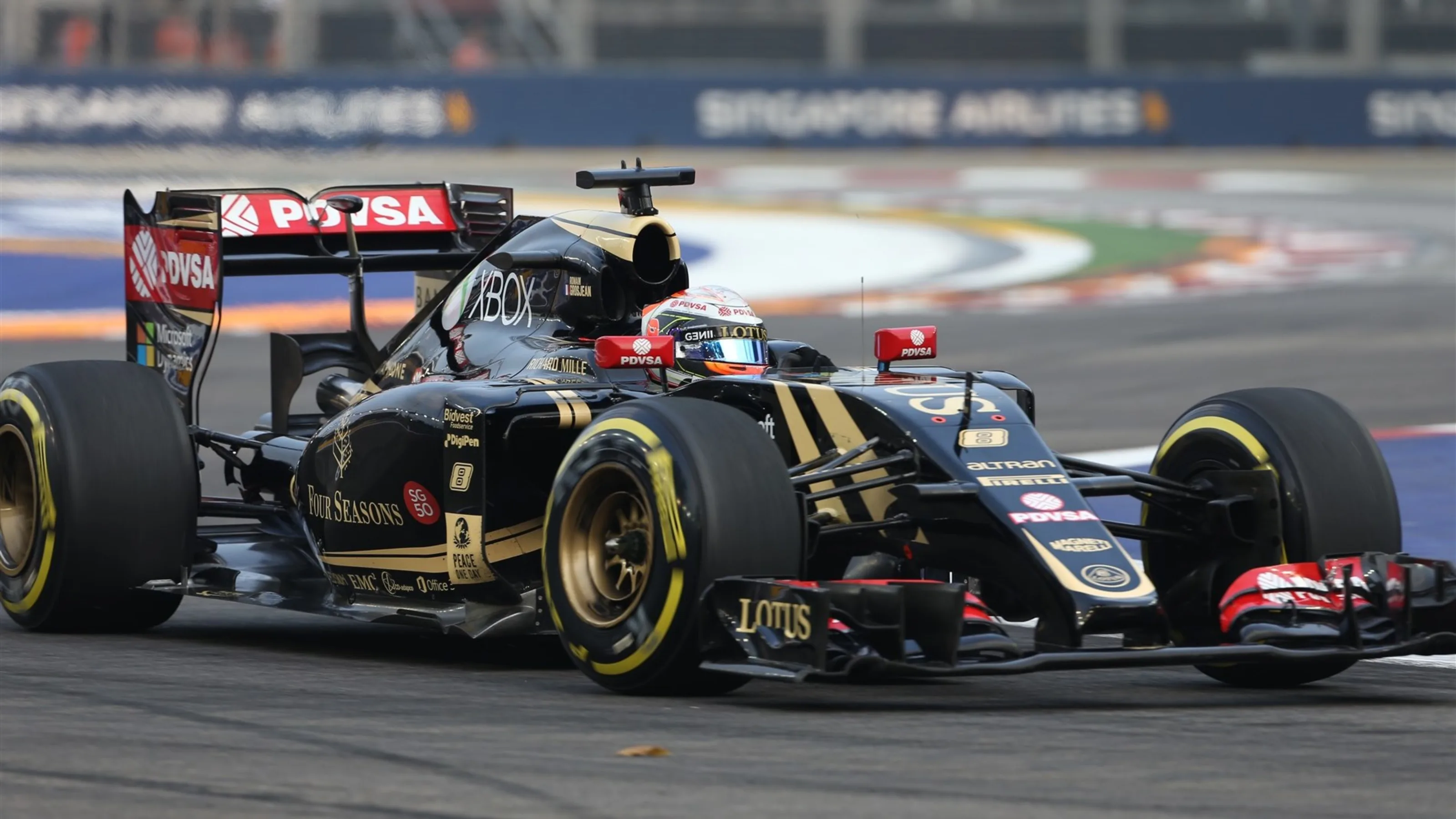 Romain Grosjean (FRA) Lotus E23 Hybrid at Formula One World Championship, Rd13, Singapore Grand