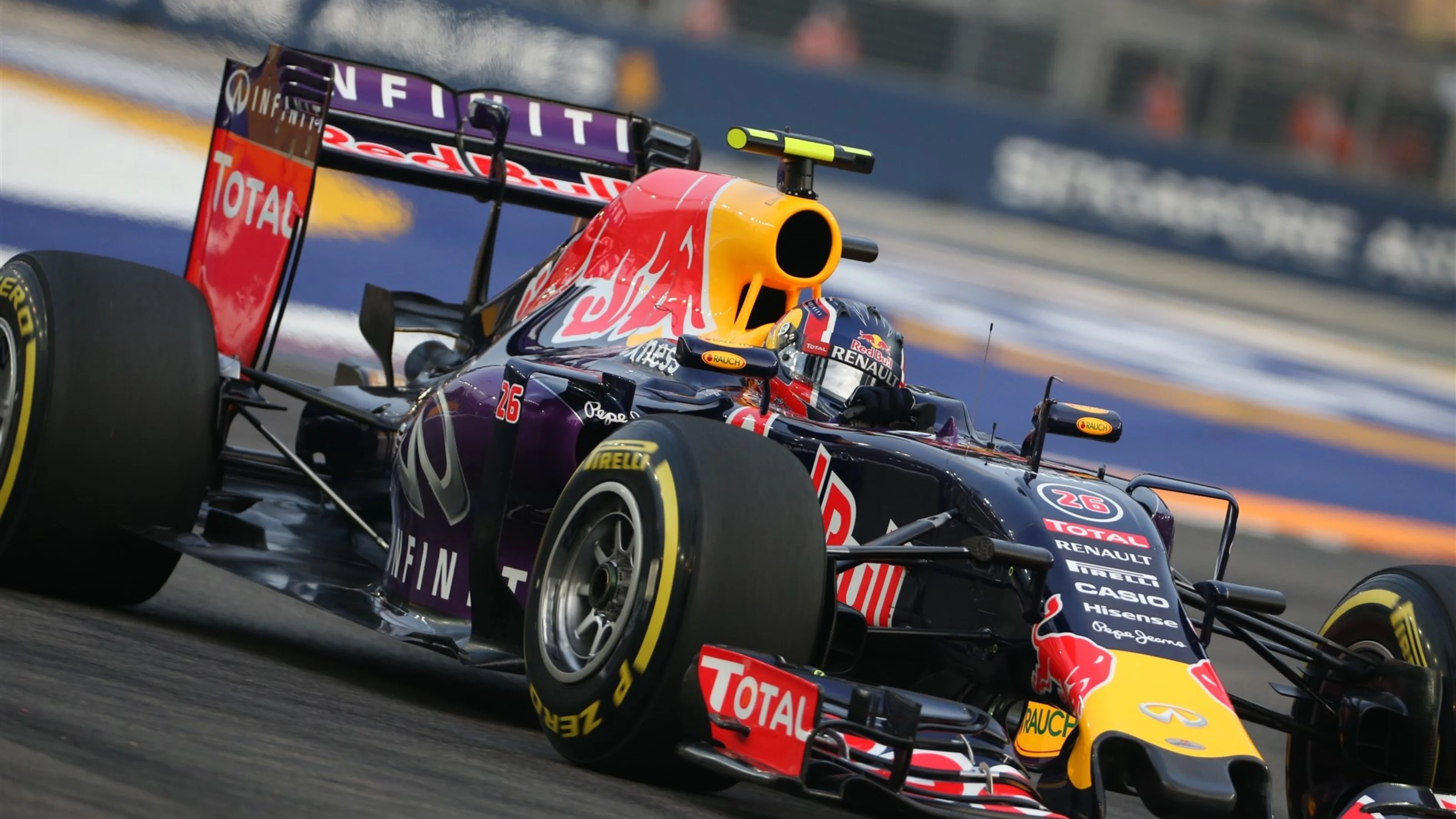 Daniil Kvyat (RUS) Red Bull Racing RB11 at Formula One World Championship, Rd13, Singapore Grand
